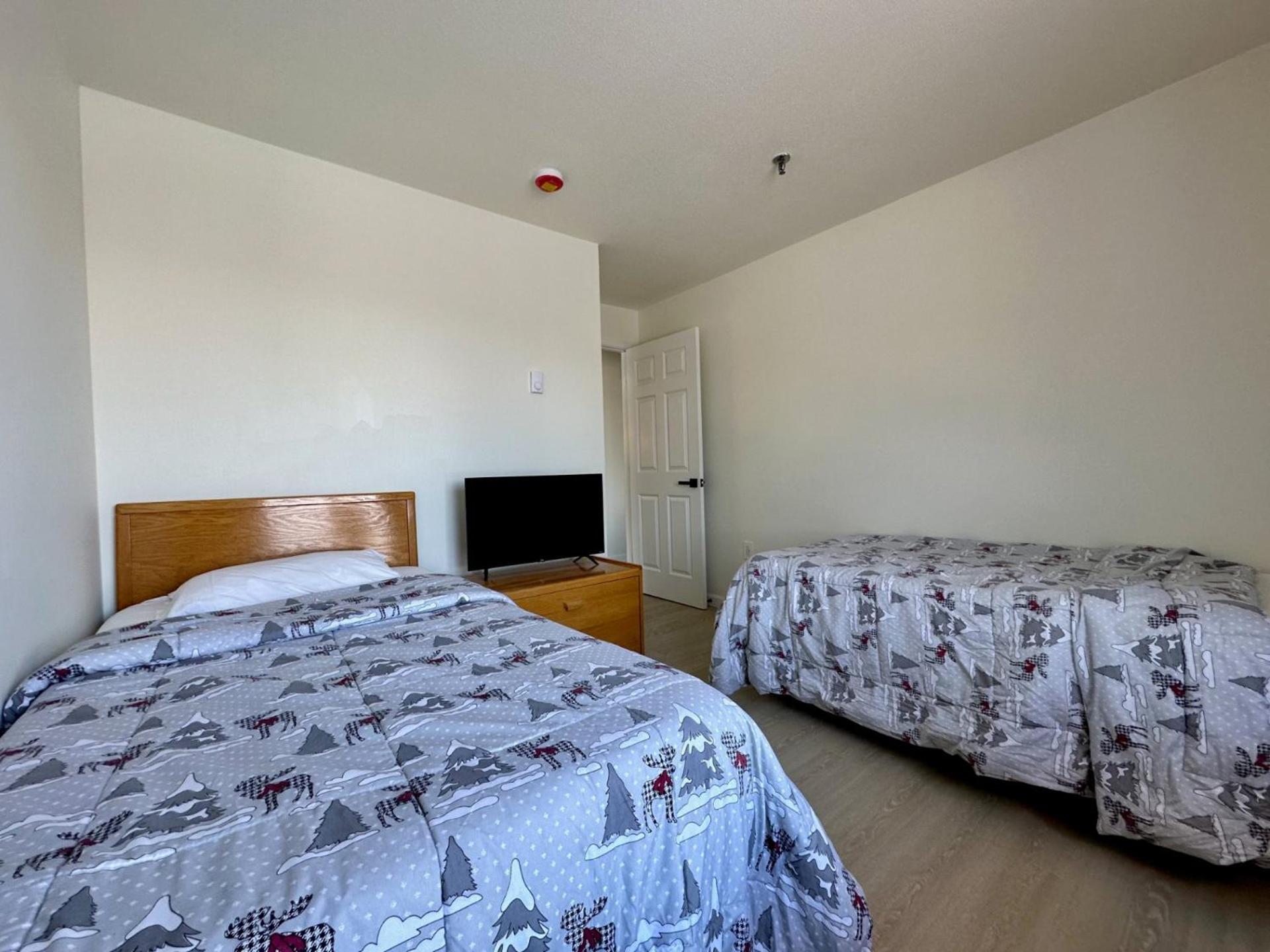 Mountain Green Resort - 2BR, 2BA Renovated Condo, Pool, Hot Tub, Shuttle, Gym, Restaurant