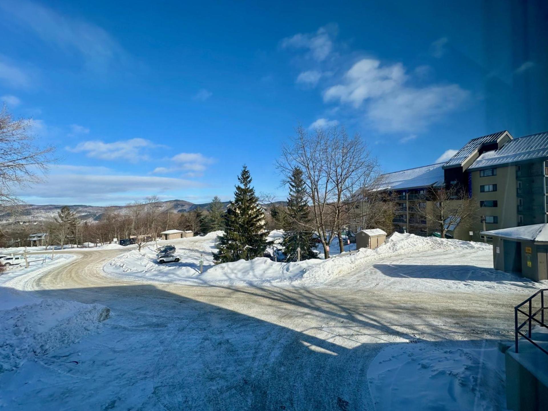 Mountain Green Resort - 2BR, 2BA Renovated Condo, Pool, Hot Tub, Shuttle, Gym, Restaurant