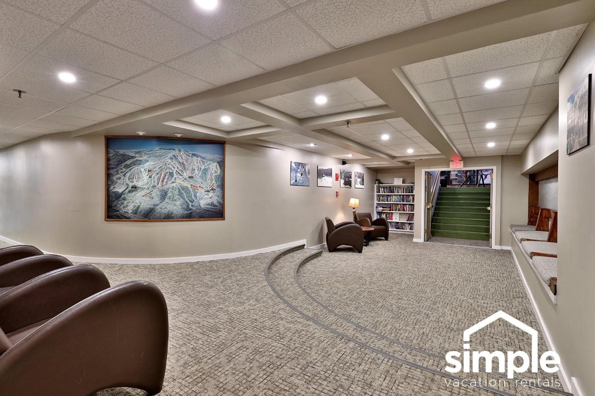 Mountain Green Resort - 2BR, 2BA Renovated Condo, Pool, Hot Tub, Shuttle, Gym, Restaurant