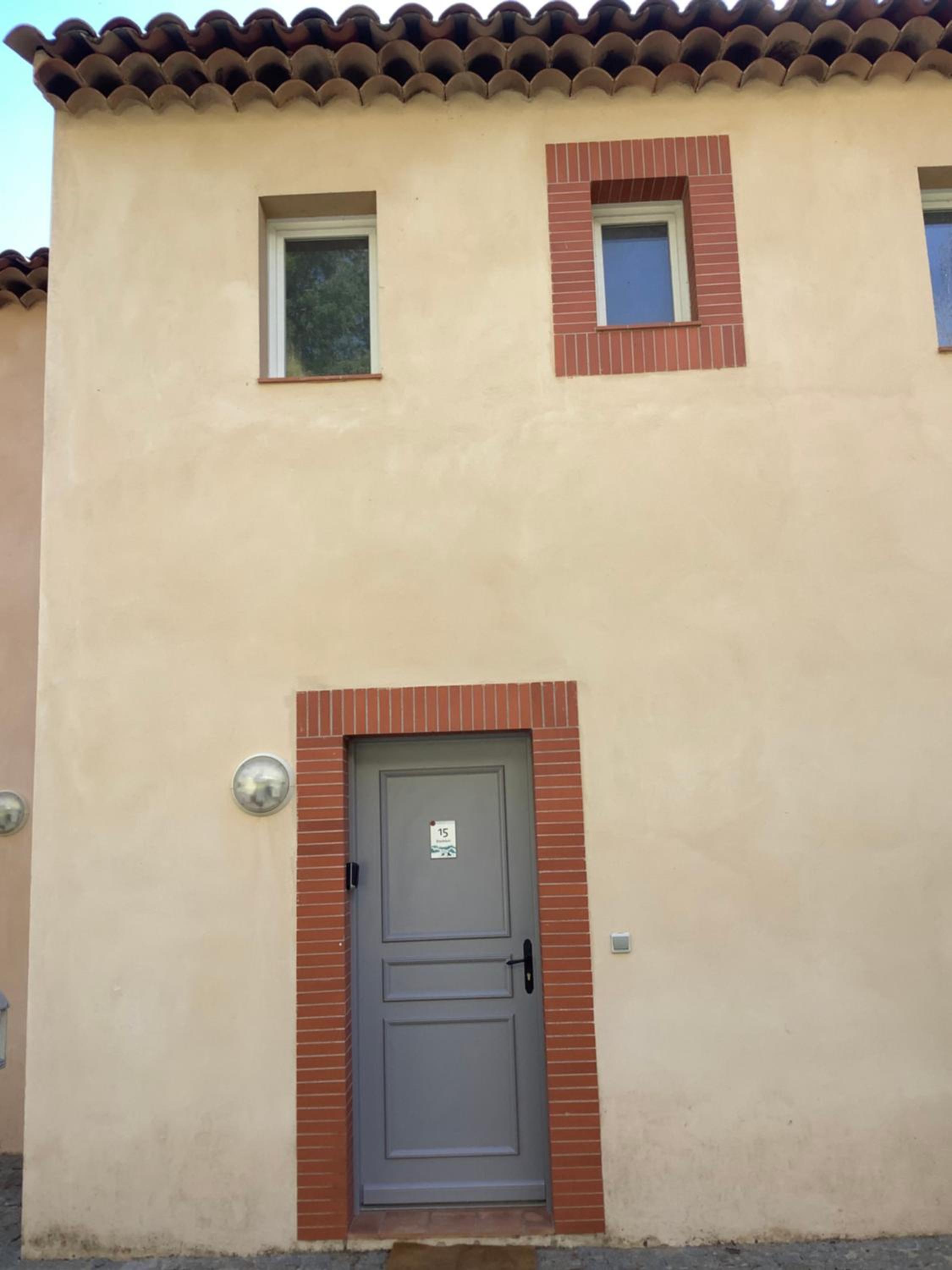 Duplex, piscines, animations près via Ardèche, centre équestre- sans draps ni serviettes