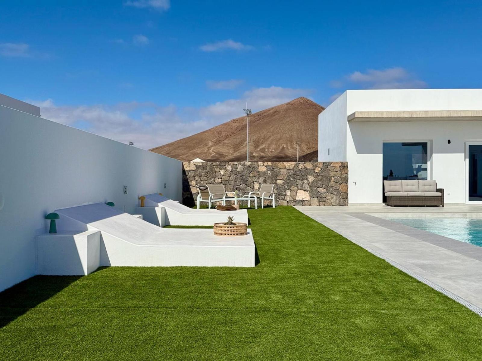 Canaryislandshost I Calma
