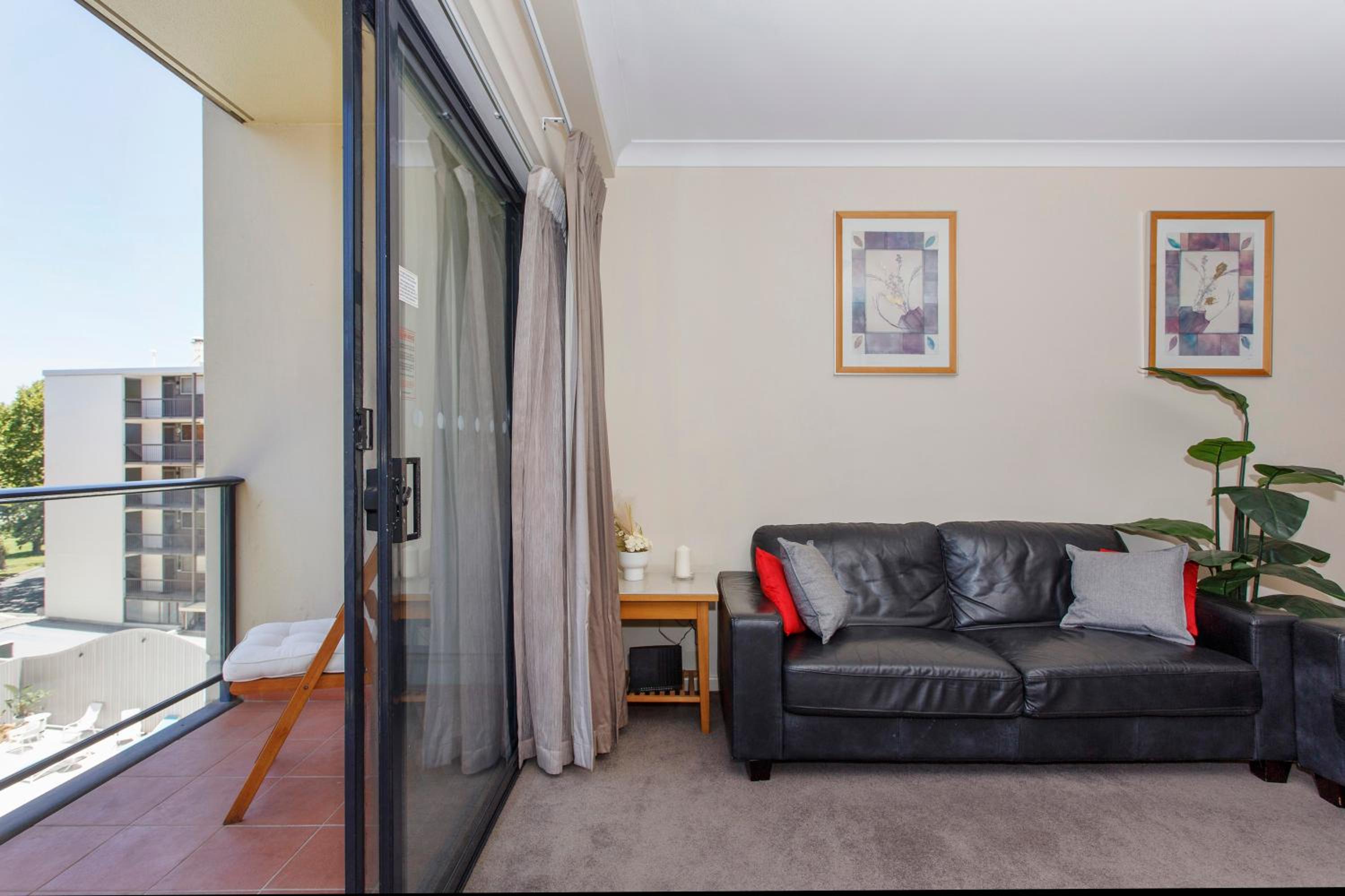 Resort-style living in Perth CBD - 2X2 Apt