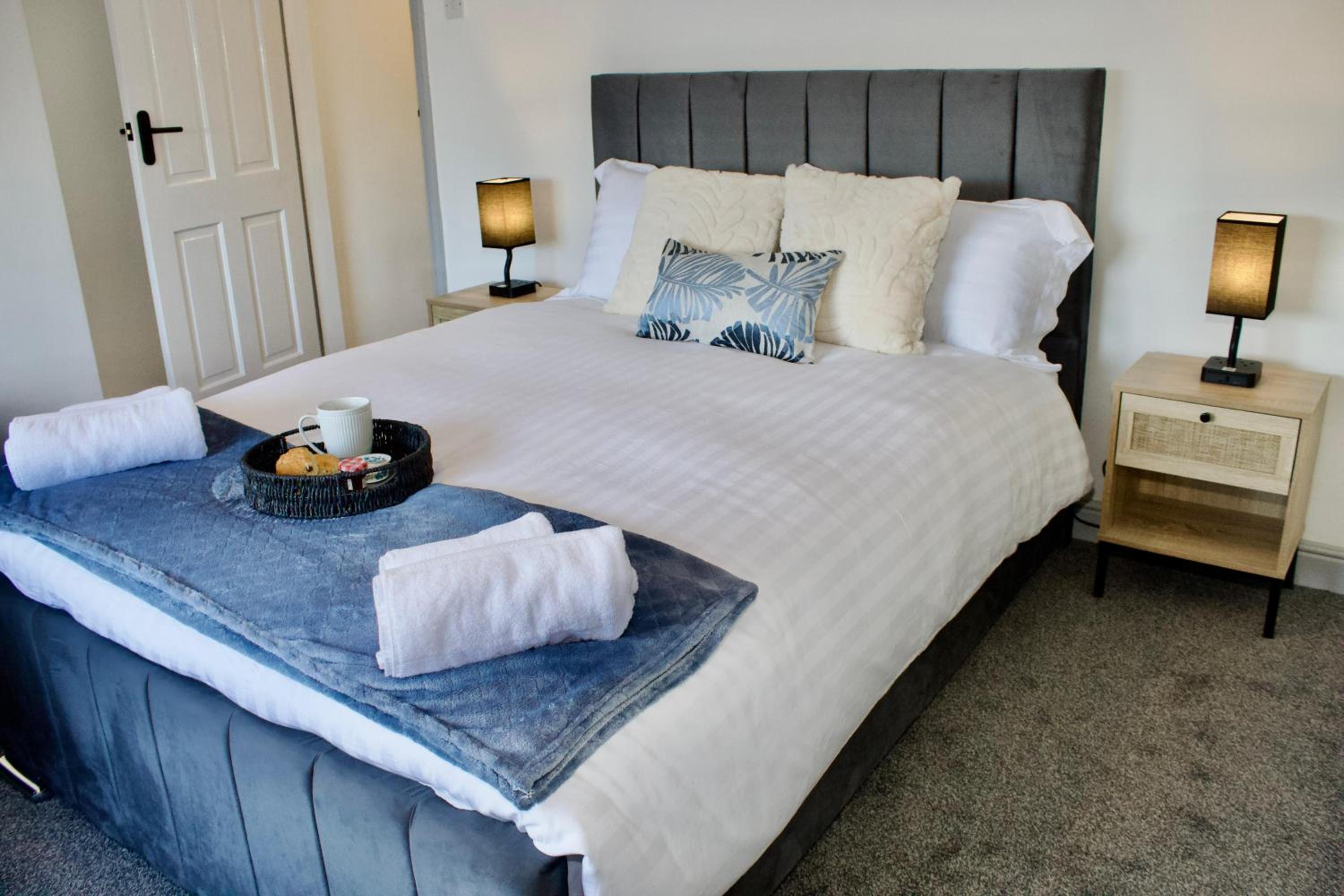 Cosy 2-Bed Home Near St Helens Centre - Free WiFi