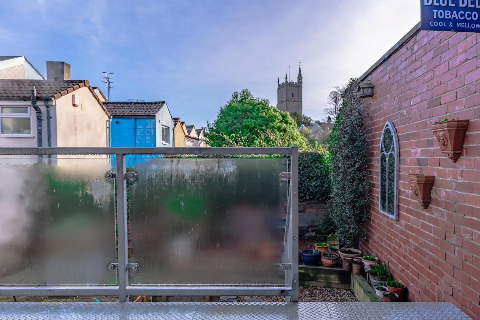 Garden Flat with Private Sauna and Wood Burner