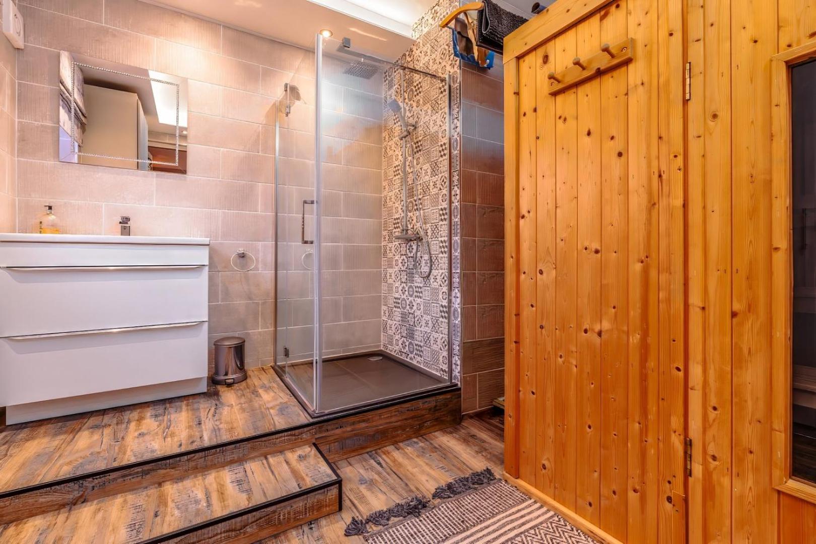 Garden Flat with Private Sauna and Wood Burner