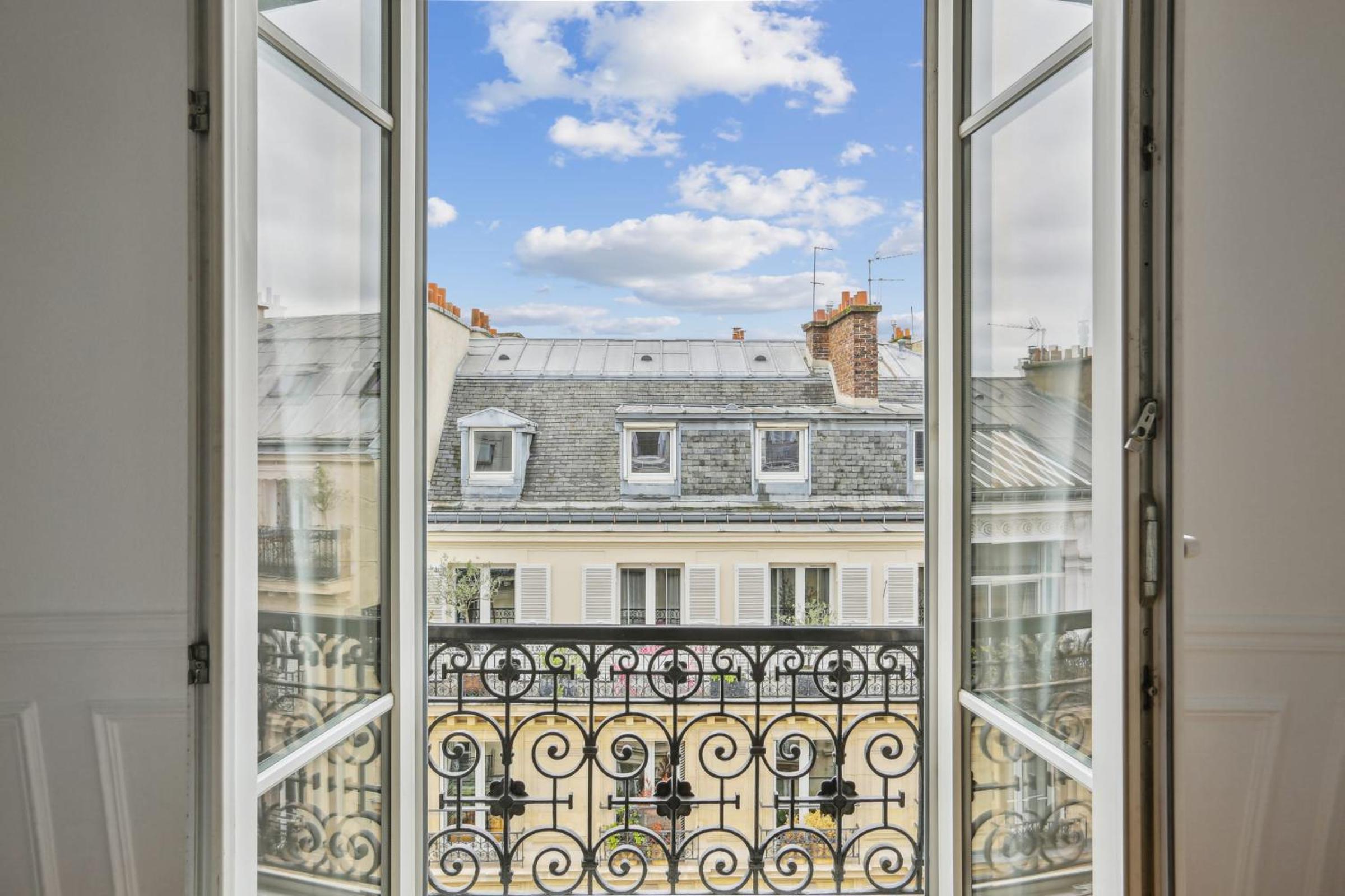 Arc de Triomphe - Lauriston 1bdr by B'Your Home