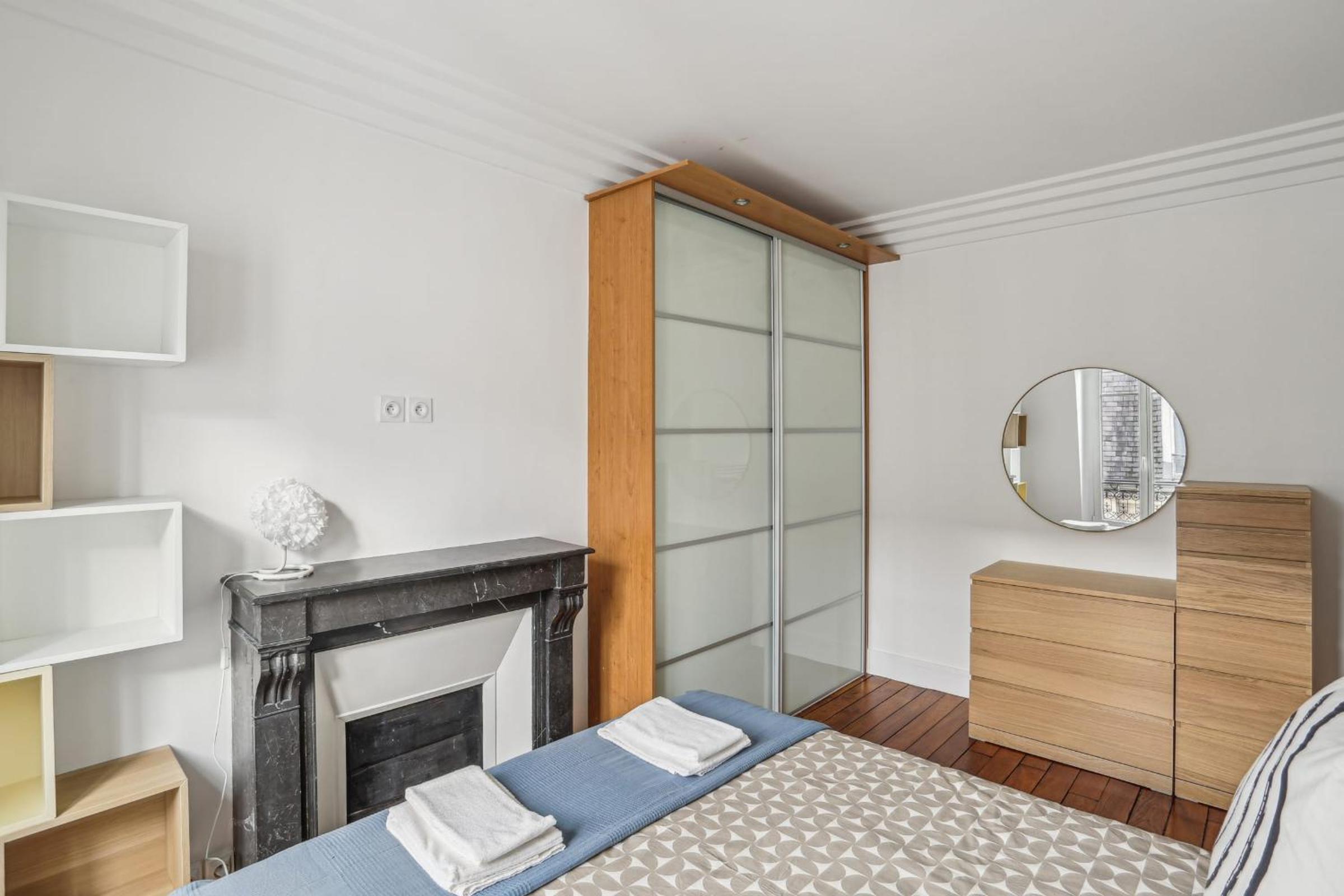 Arc de Triomphe - Lauriston 1bdr by B'Your Home