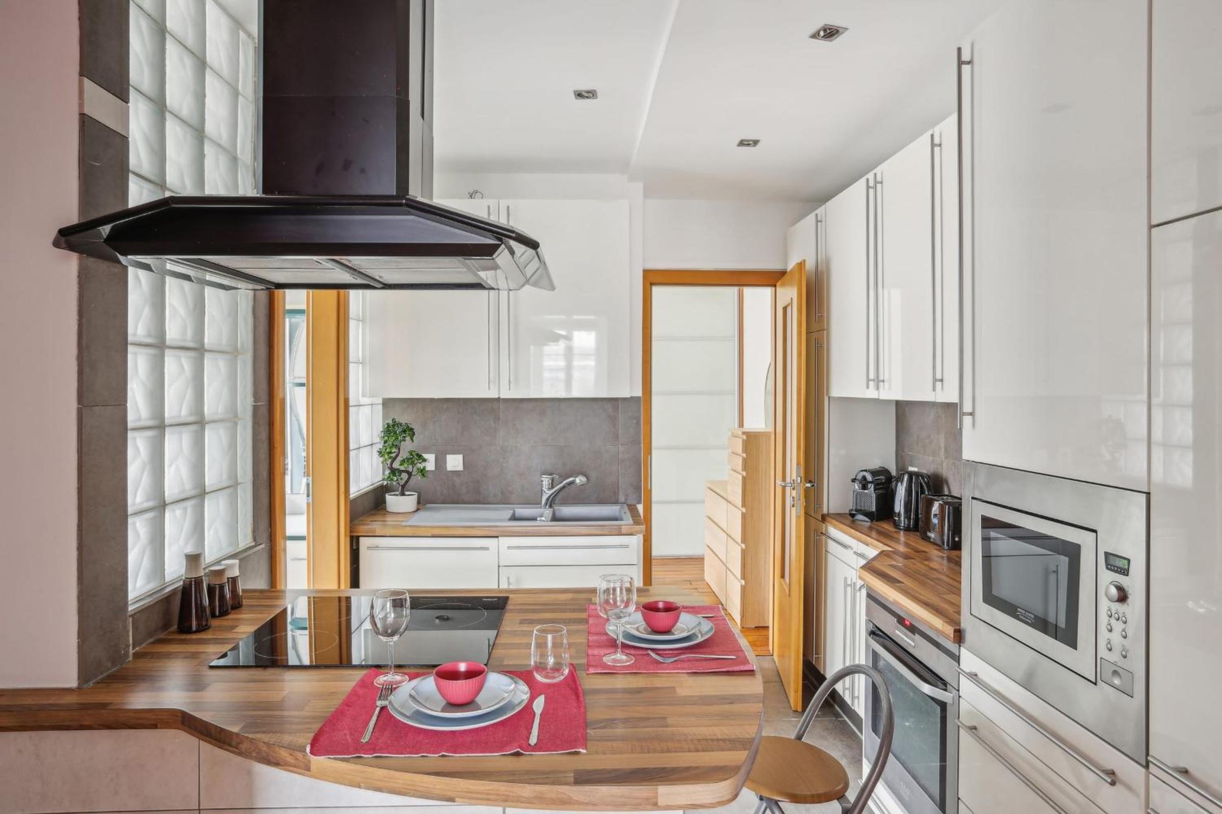 Arc de Triomphe - Lauriston 1bdr by B'Your Home