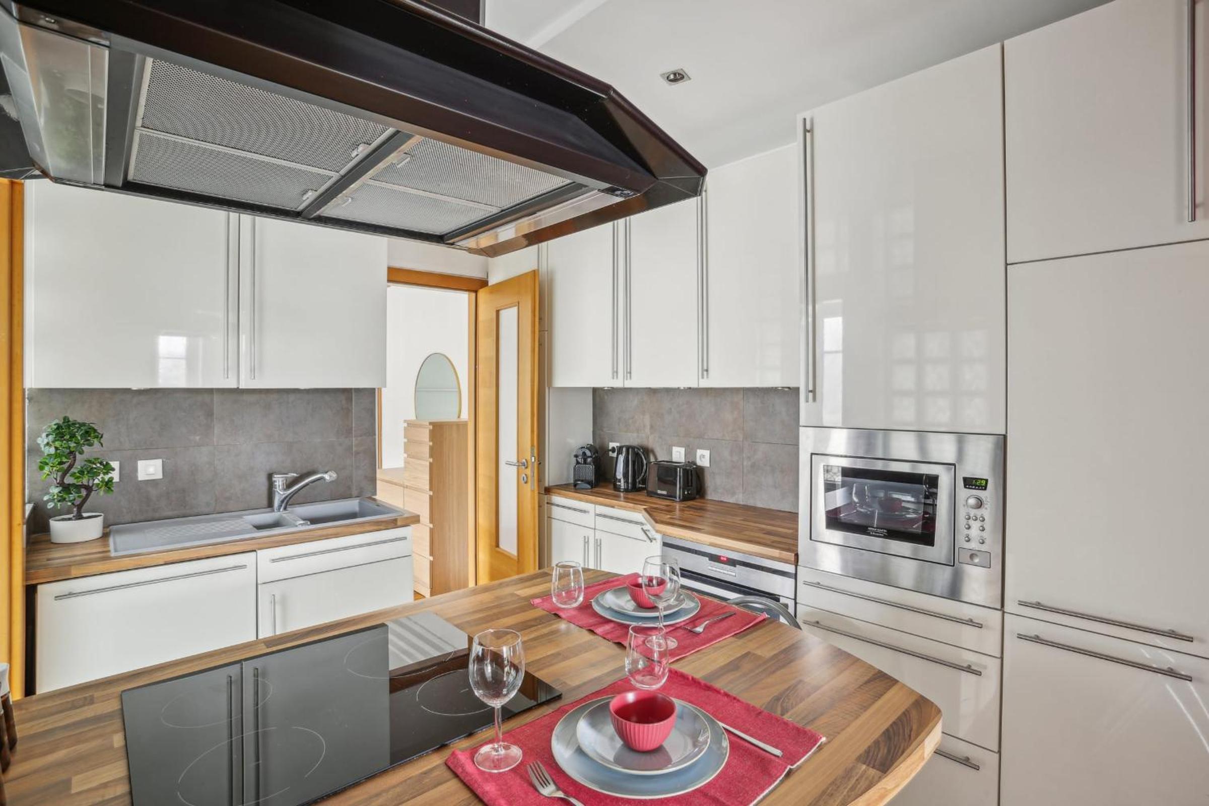 Arc de Triomphe - Lauriston 1bdr by B'Your Home