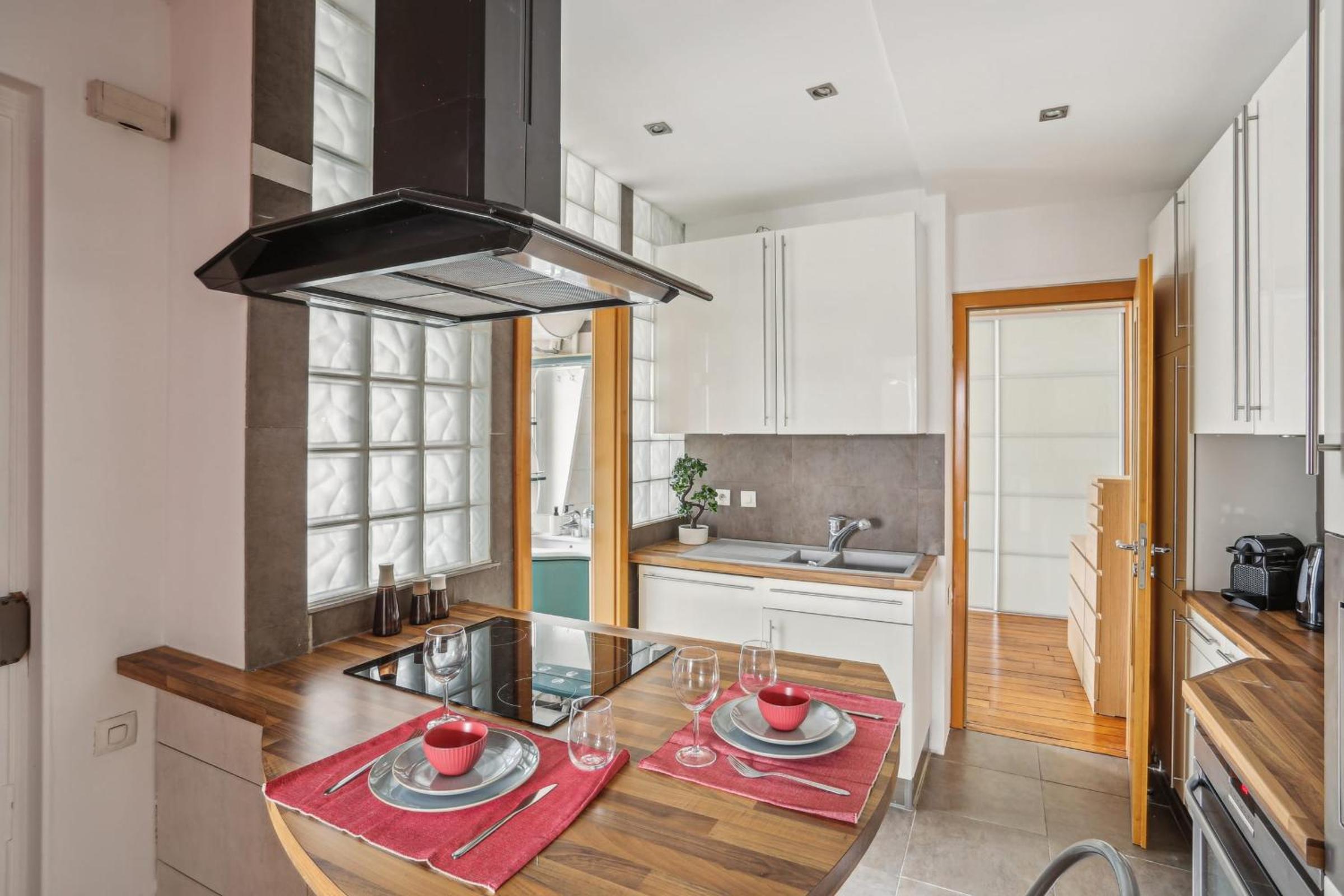 Arc de Triomphe - Lauriston 1bdr by B'Your Home