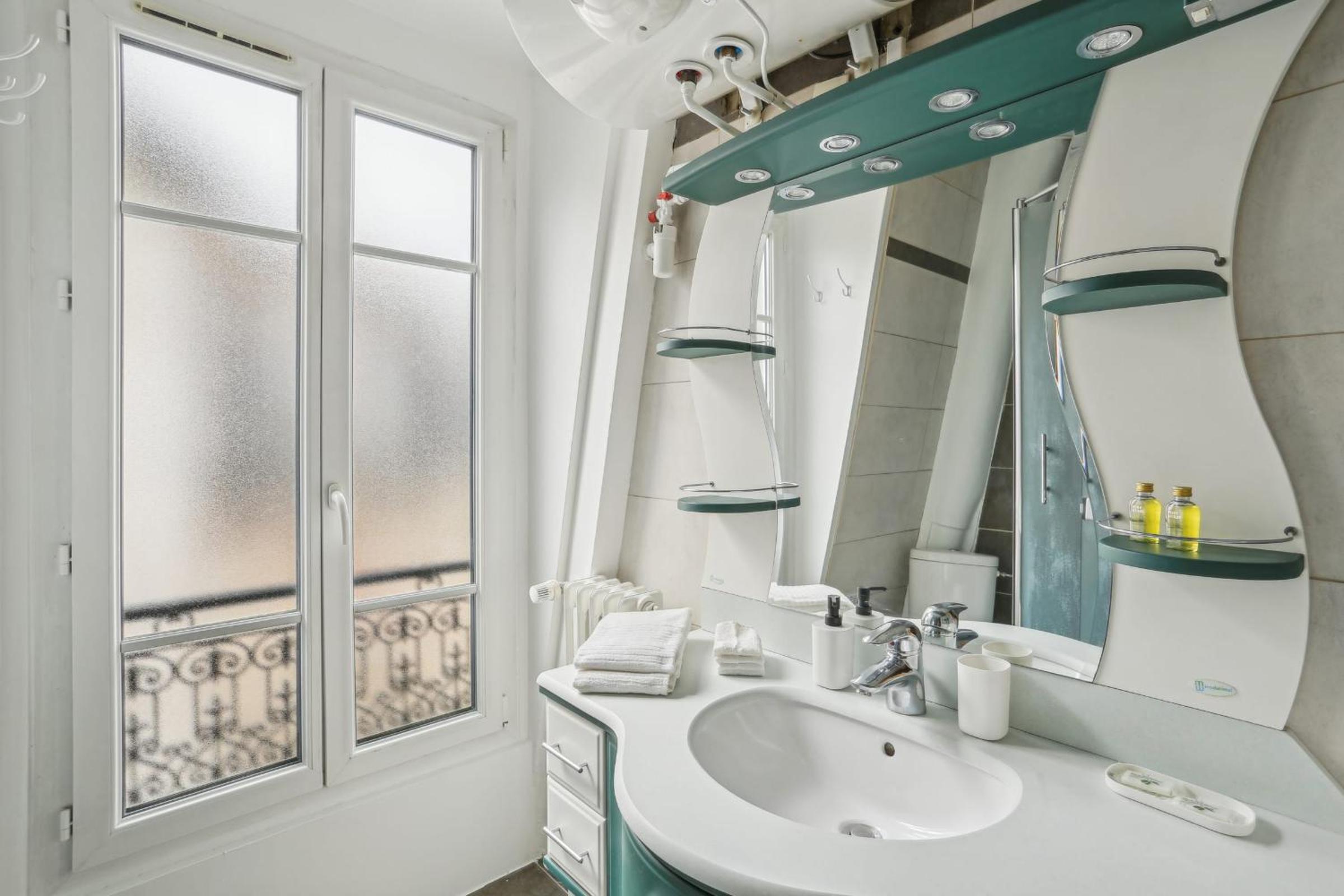 Arc de Triomphe - Lauriston 1bdr by B'Your Home