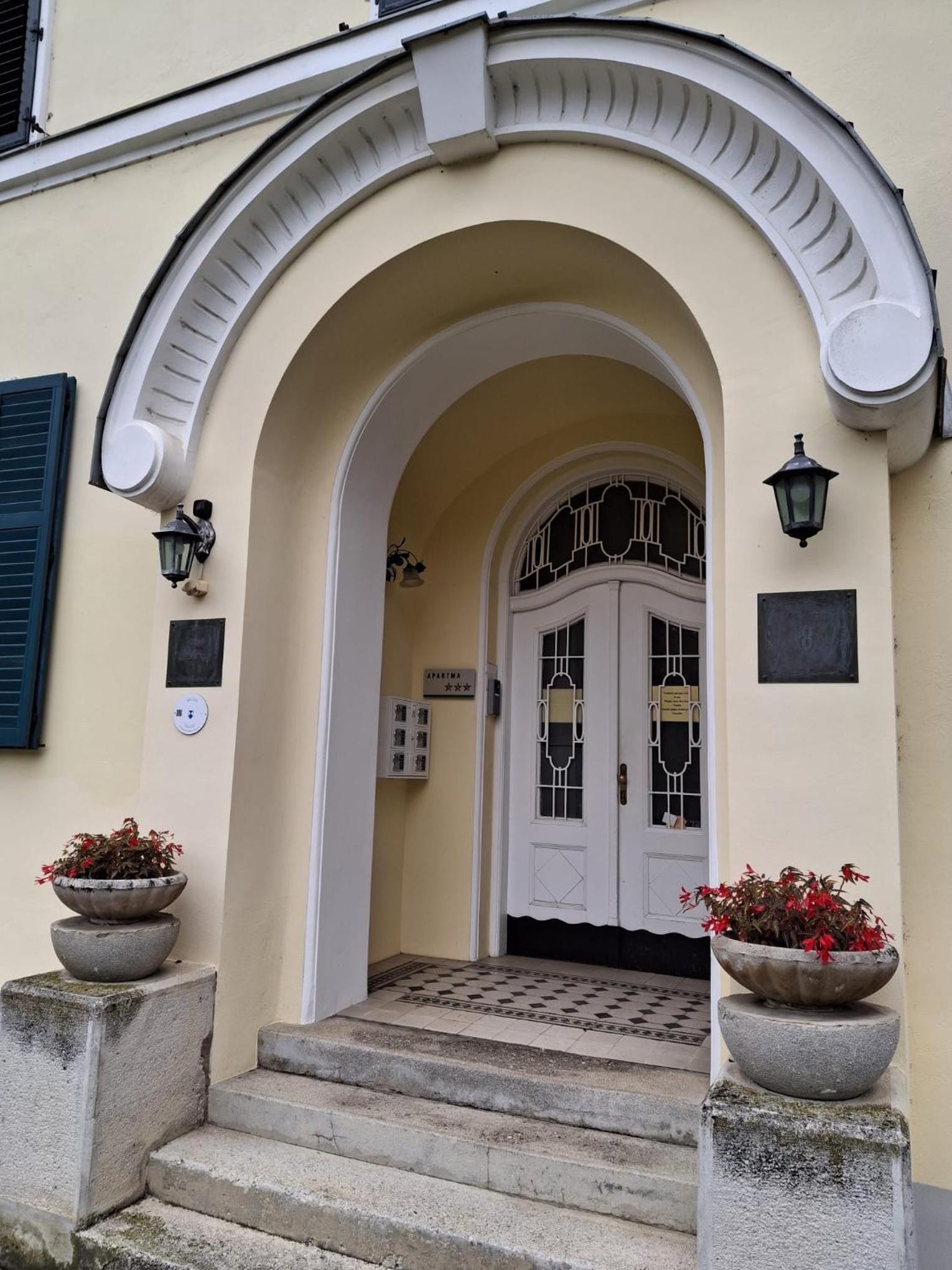 VILLA GOLF Crystal Drop Apartment