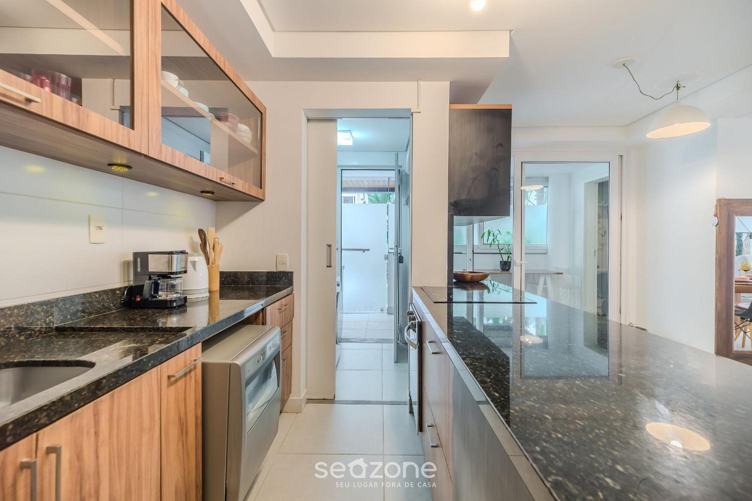 Beautiful Apart w/ Balcony 500m from Beach NNG0102
