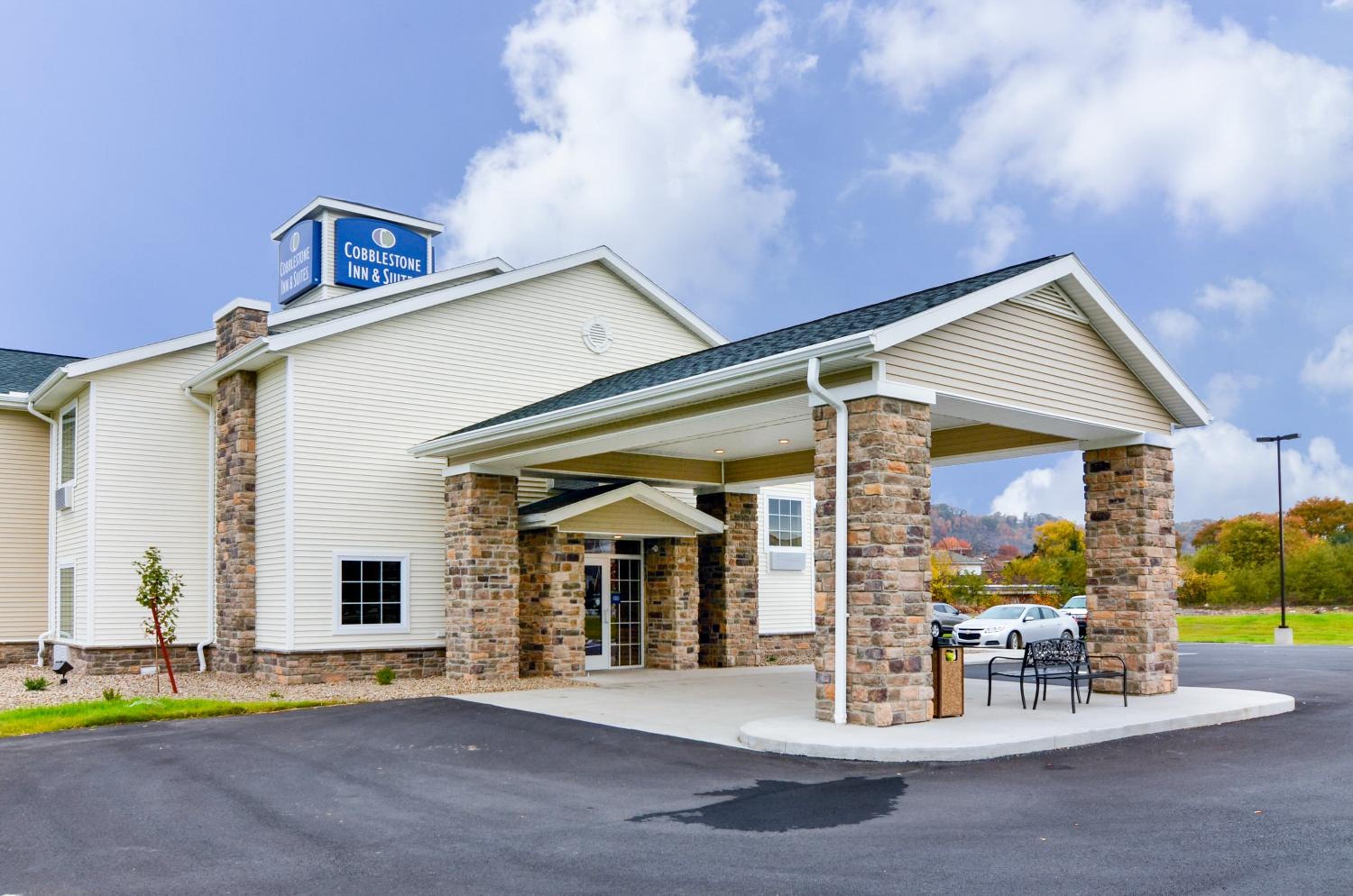 Hotel Cobblestone Inn & Suites - Ambridge