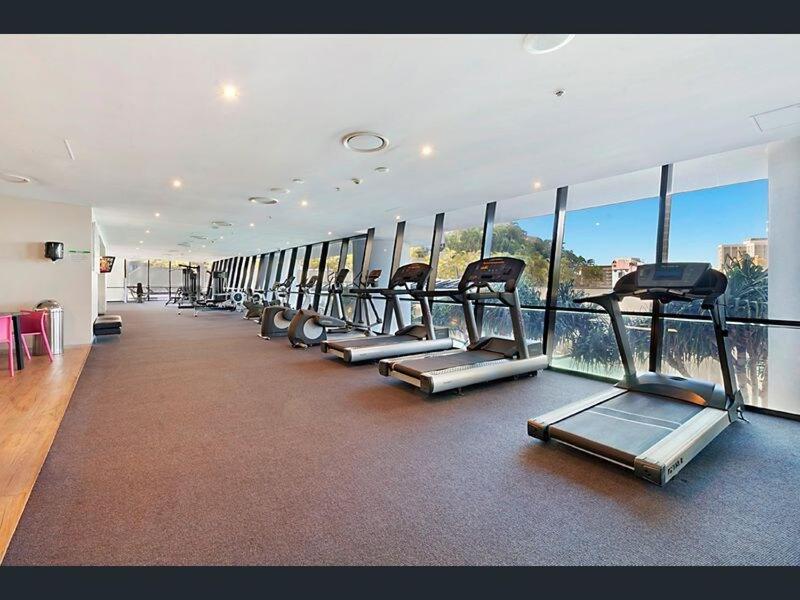 Mantra Circle on Cavill High Floor Spa Luxury