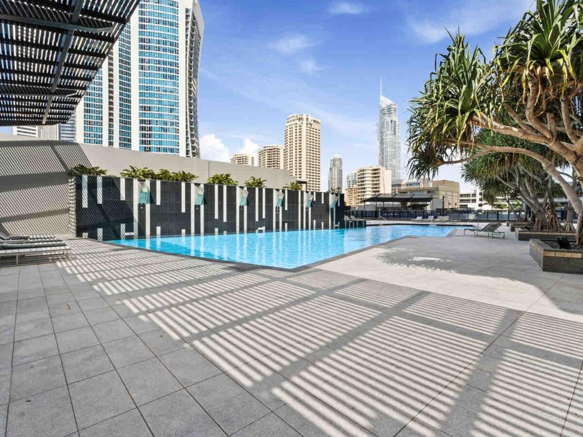 Mantra Circle on Cavill High Floor Spa Luxury