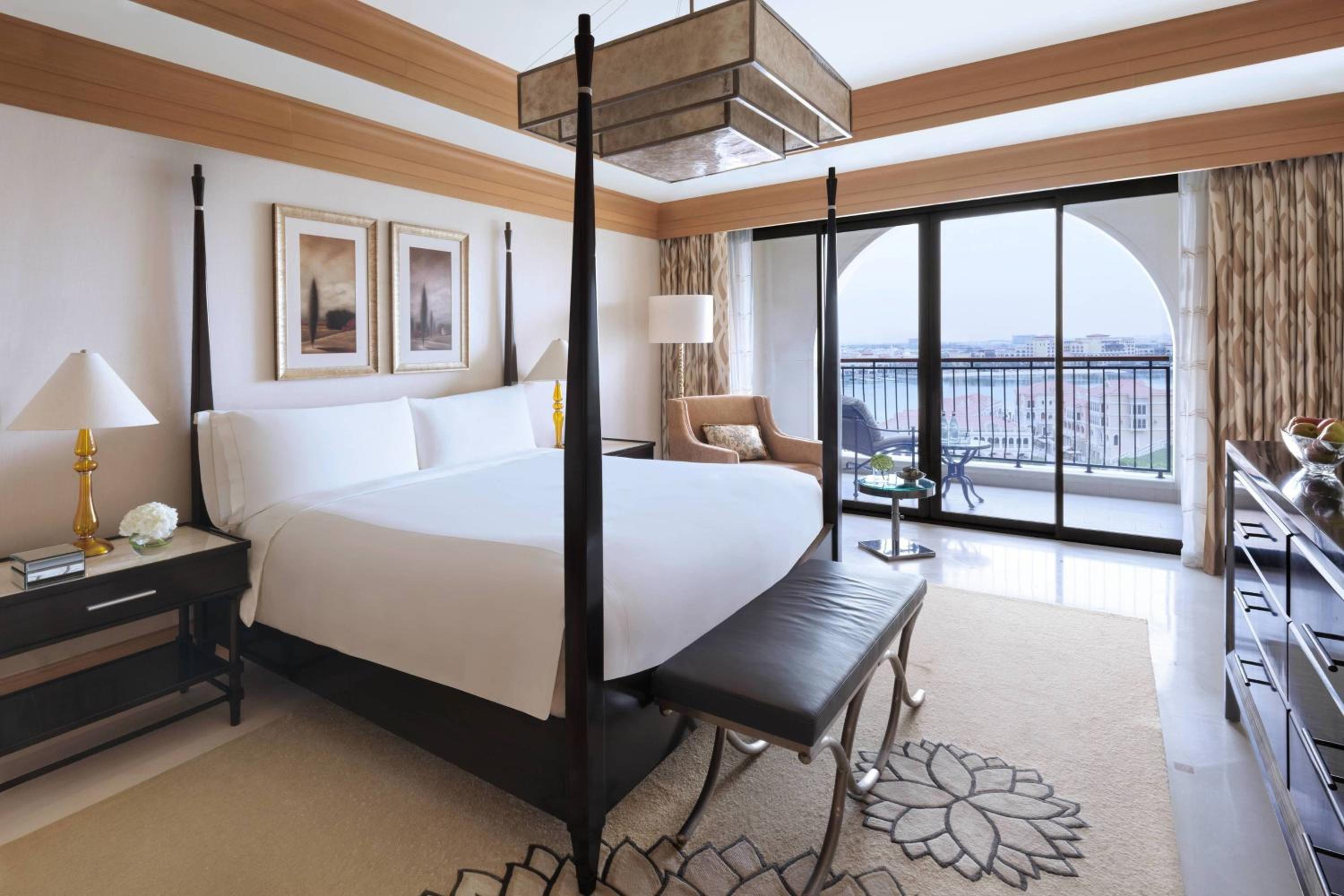 The Ritz-Carlton Abu Dhabi, Grand Canal