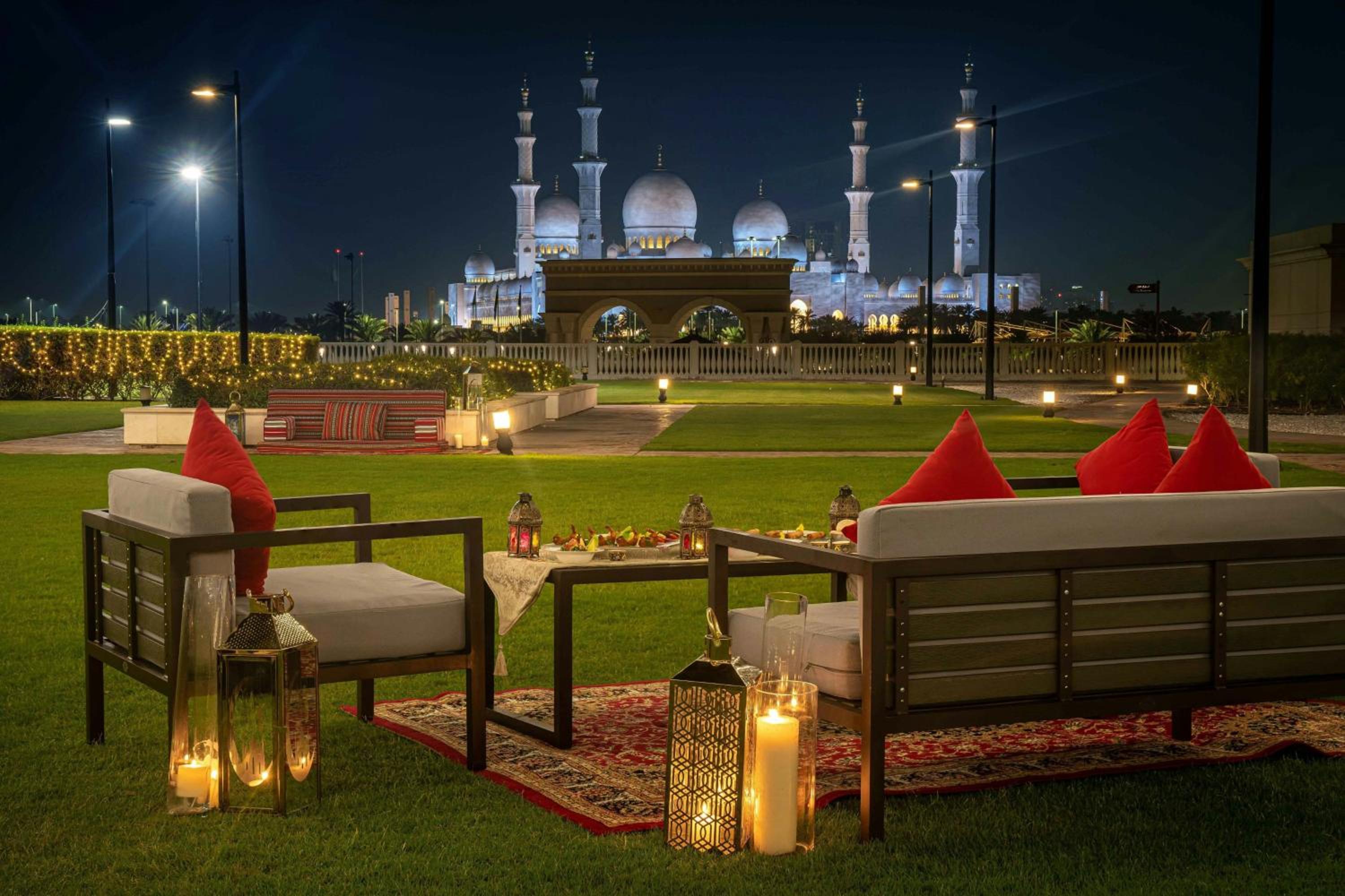 The Ritz-Carlton Abu Dhabi, Grand Canal