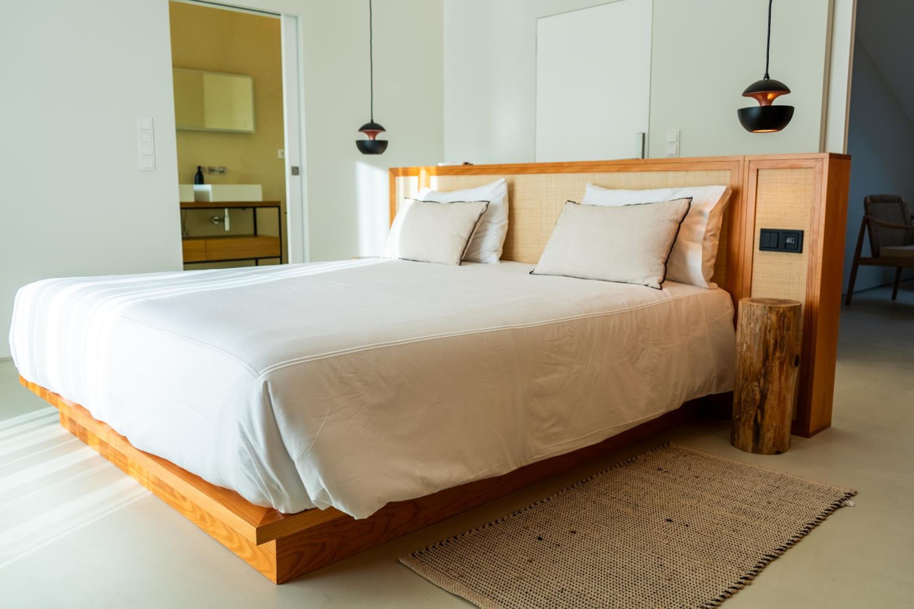 Silveira Bay Lounge Retreat