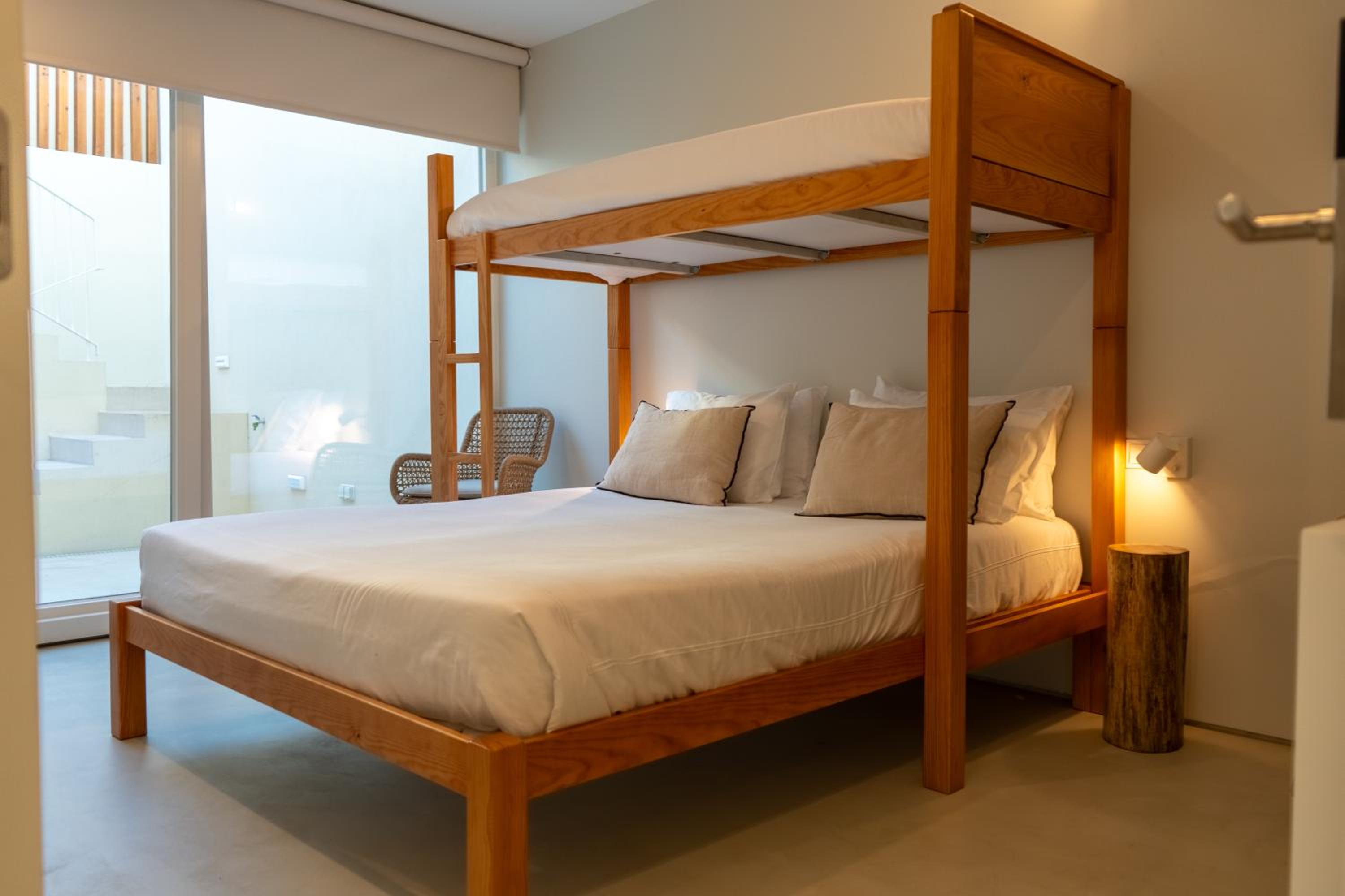 Silveira Bay Lounge Retreat