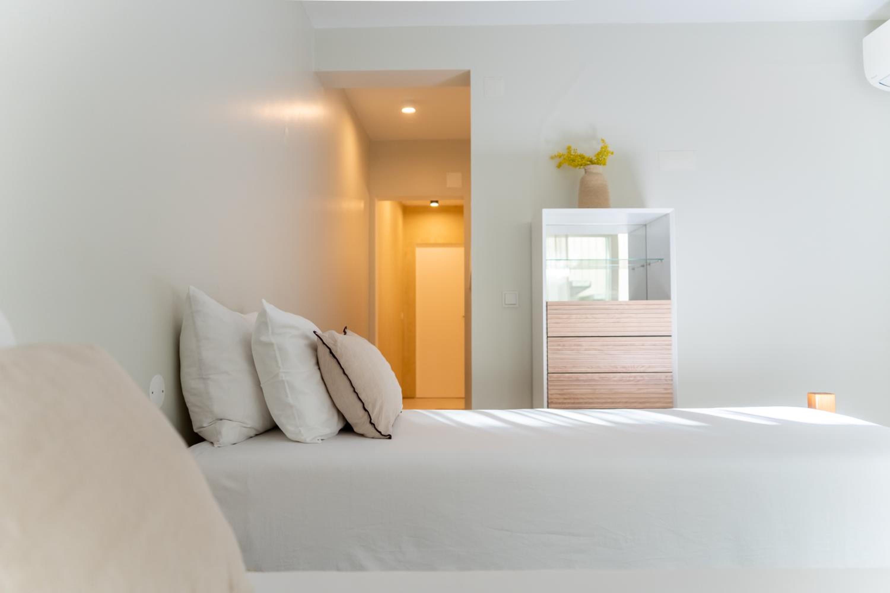Silveira Bay Lounge Retreat