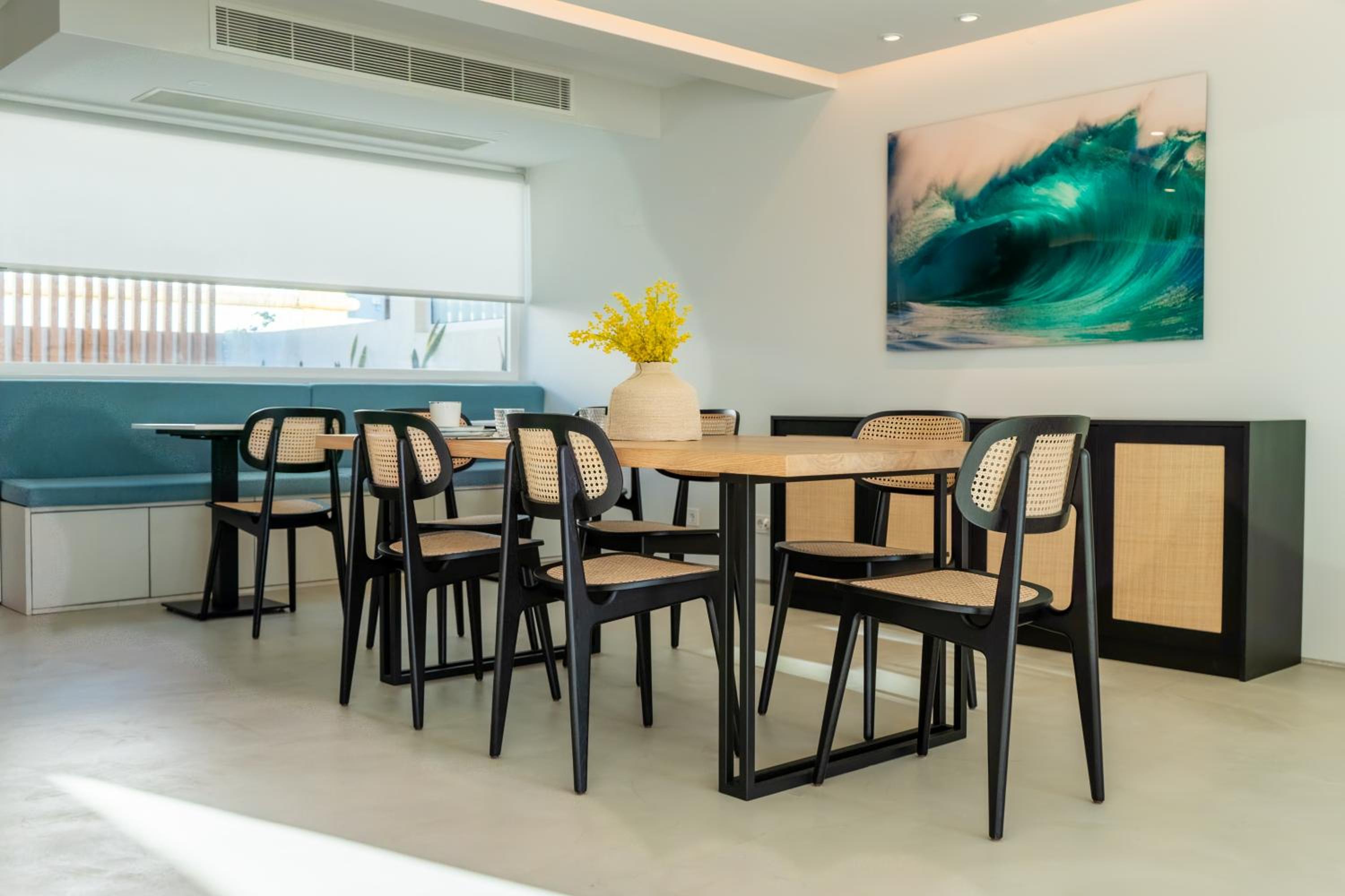 Silveira Bay Lounge Retreat