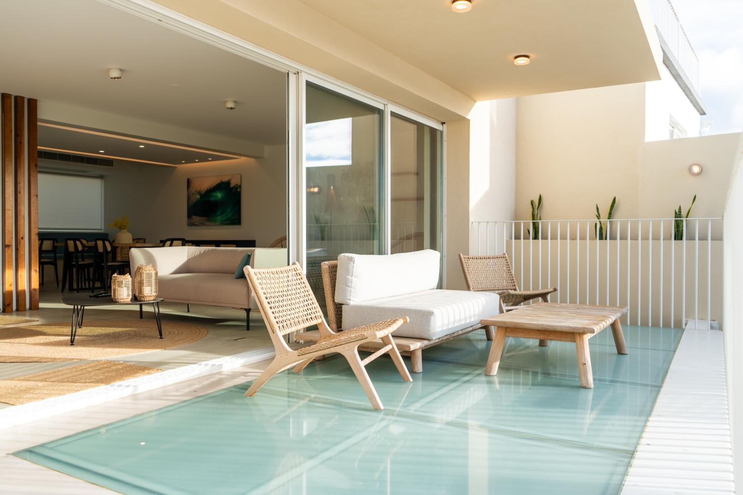 Silveira Bay Lounge Retreat
