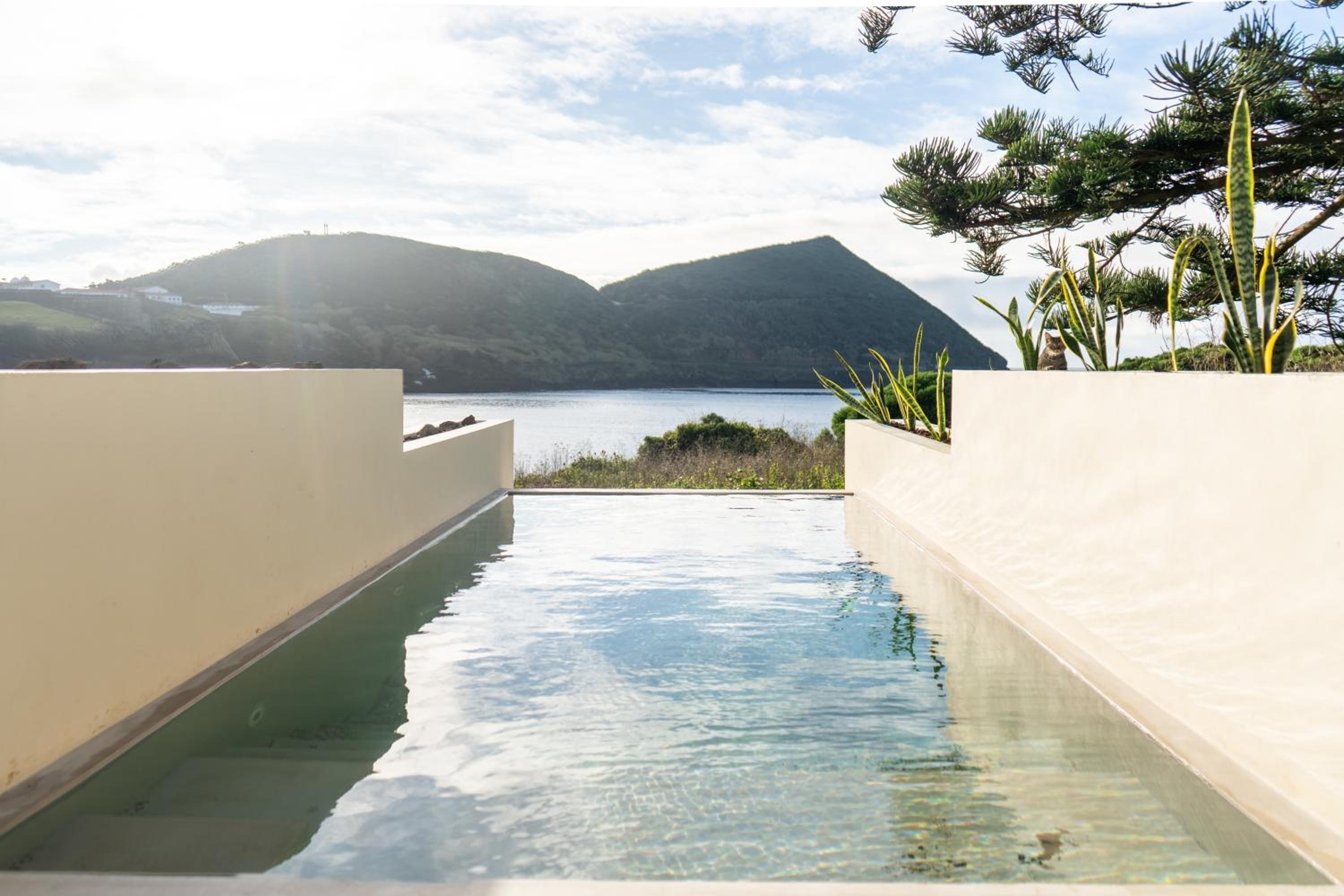 Silveira Bay Lounge Retreat