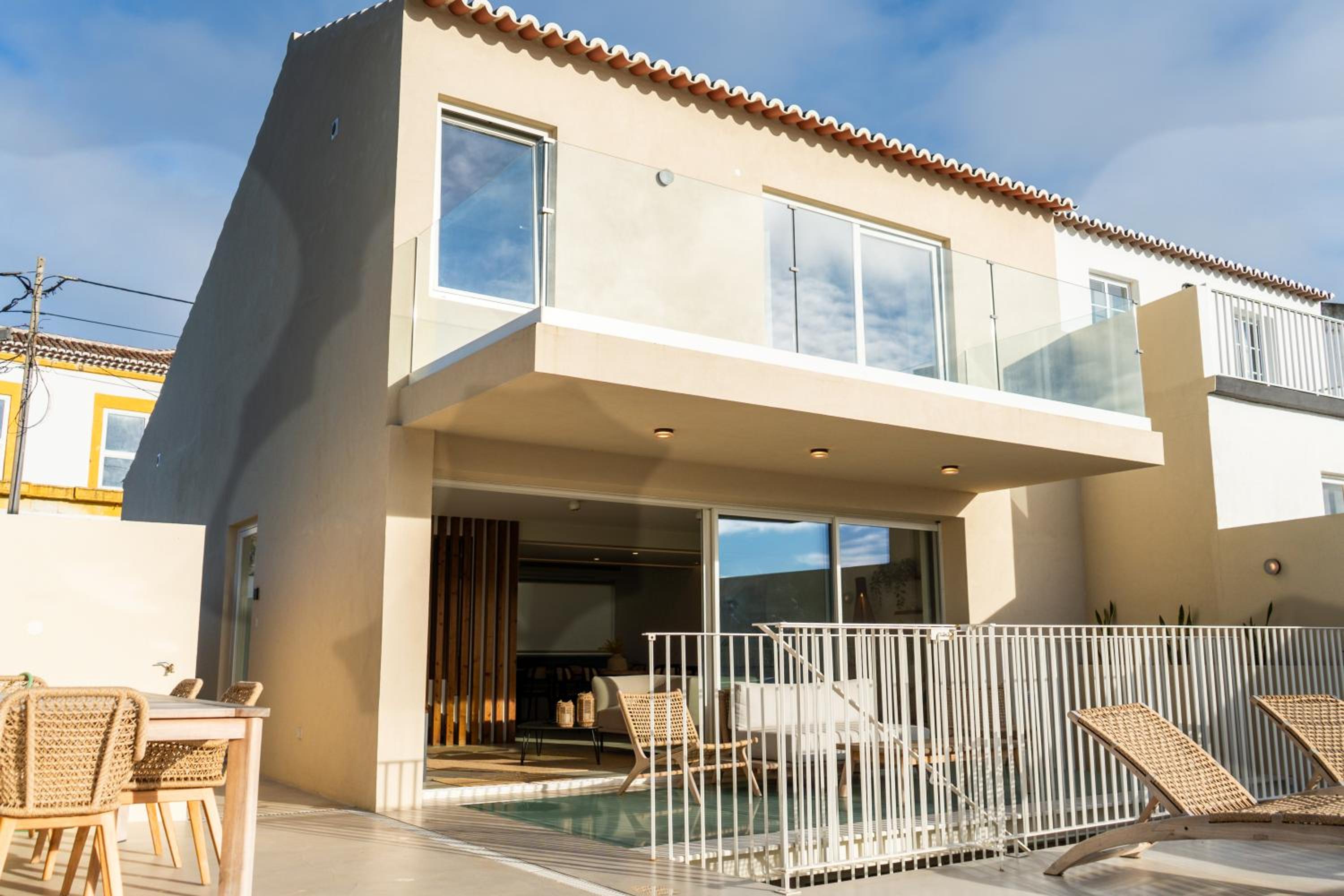 Silveira Bay Lounge Retreat
