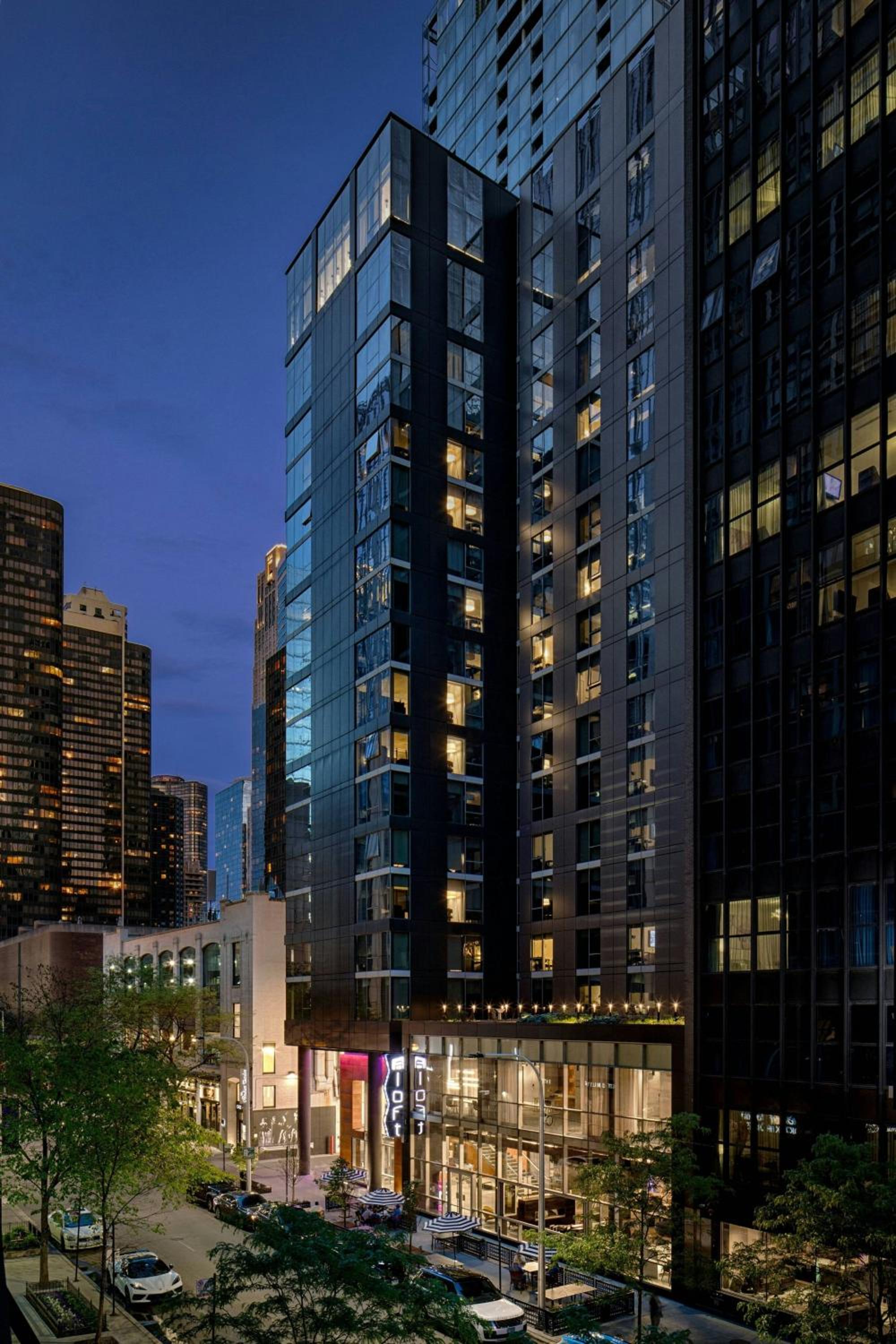 Hotel Aloft Chicago Mag Mile - Image 1