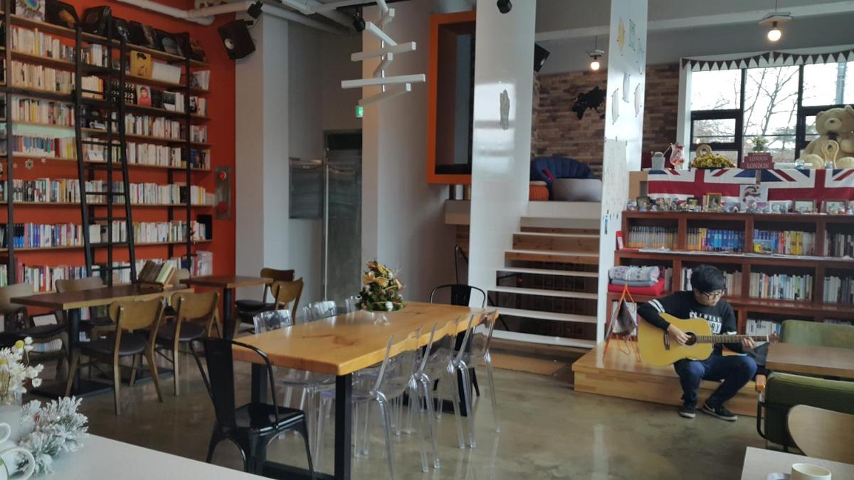 Andong Poong-gyung HOSTEL n LIBRARY