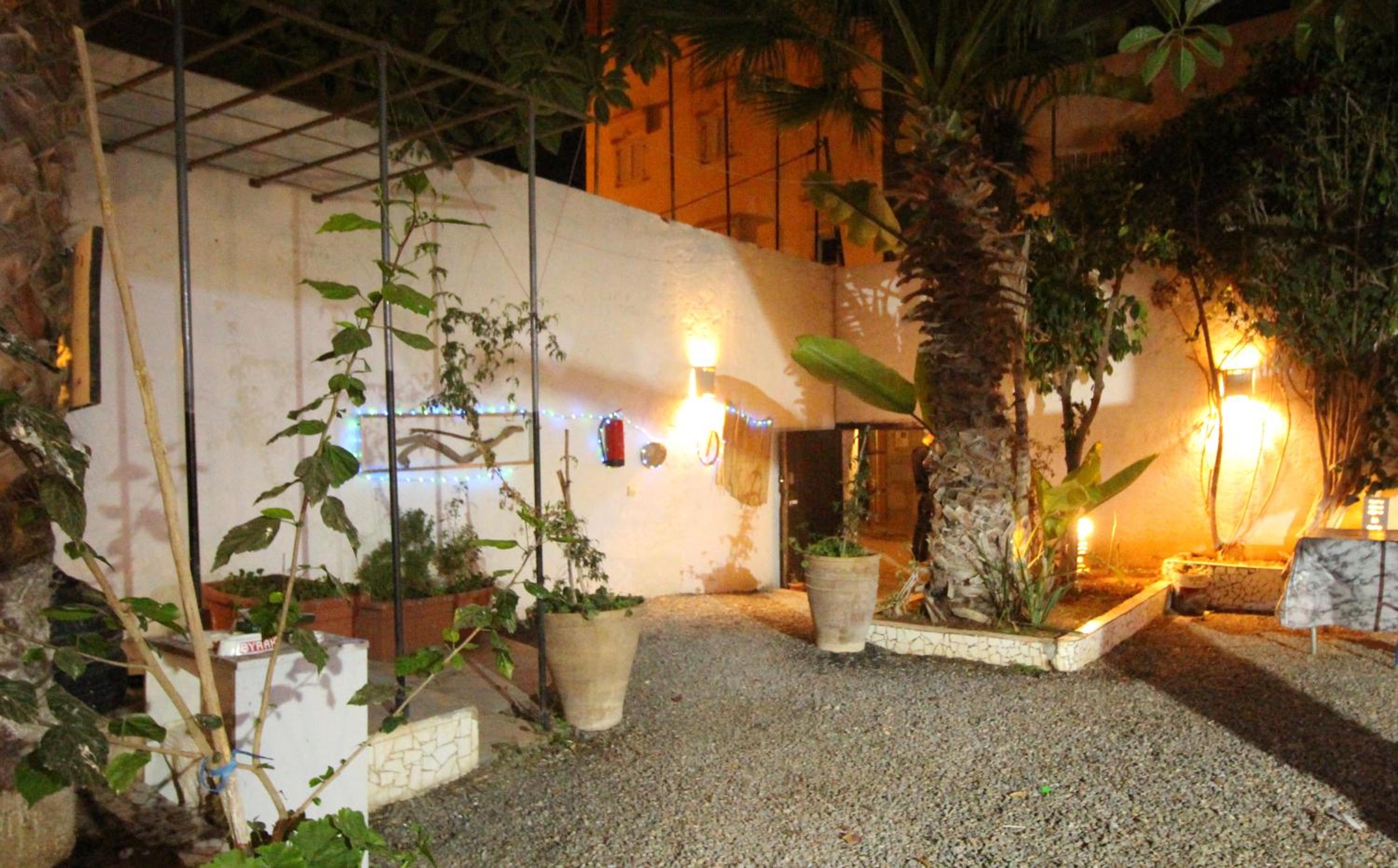 ASARAG GUEST HOUSE, YOGA & Surf