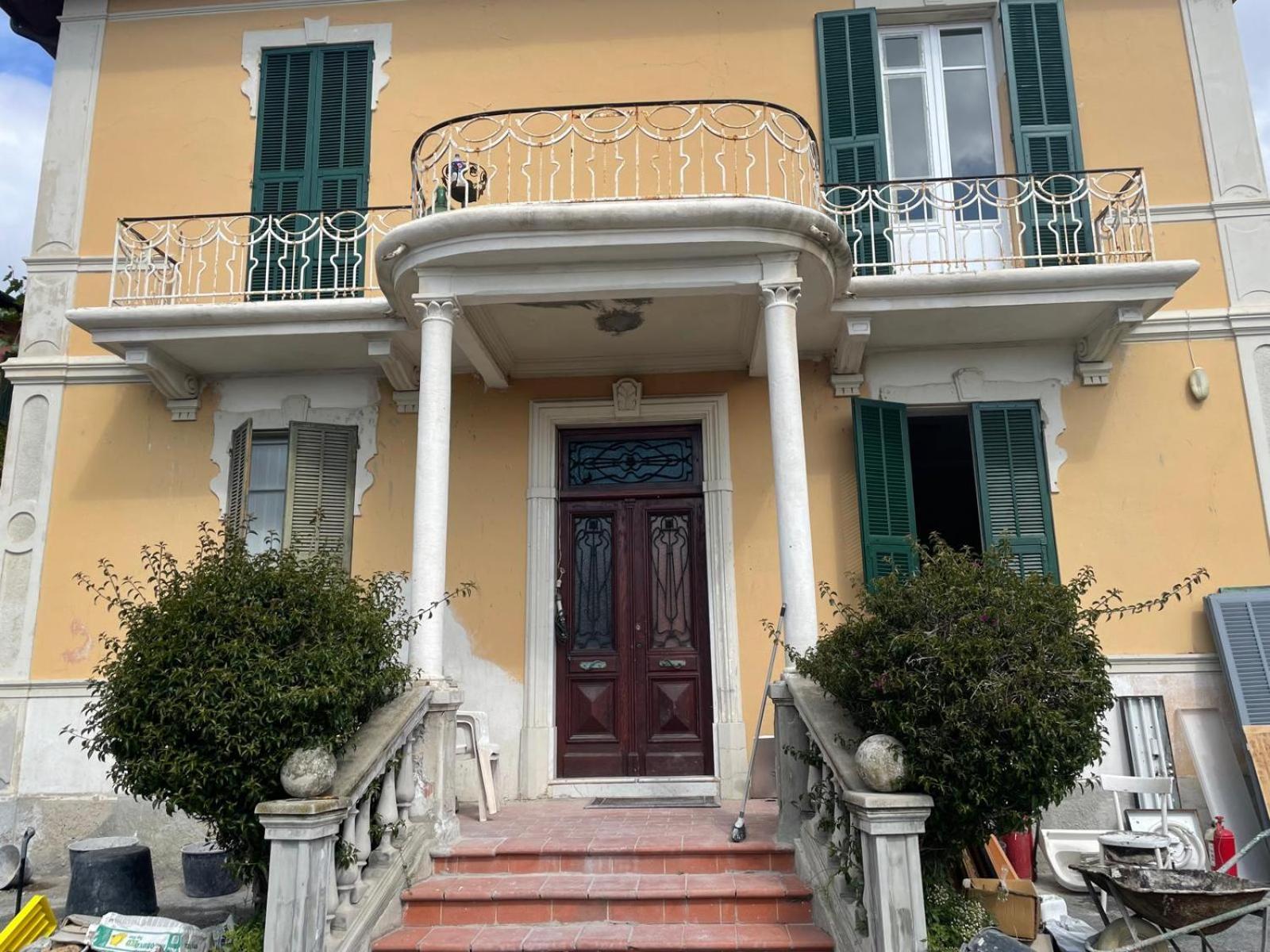 Meine Sonne Riviera, appartamento storico con vista mare, terrazzo e parcheggio