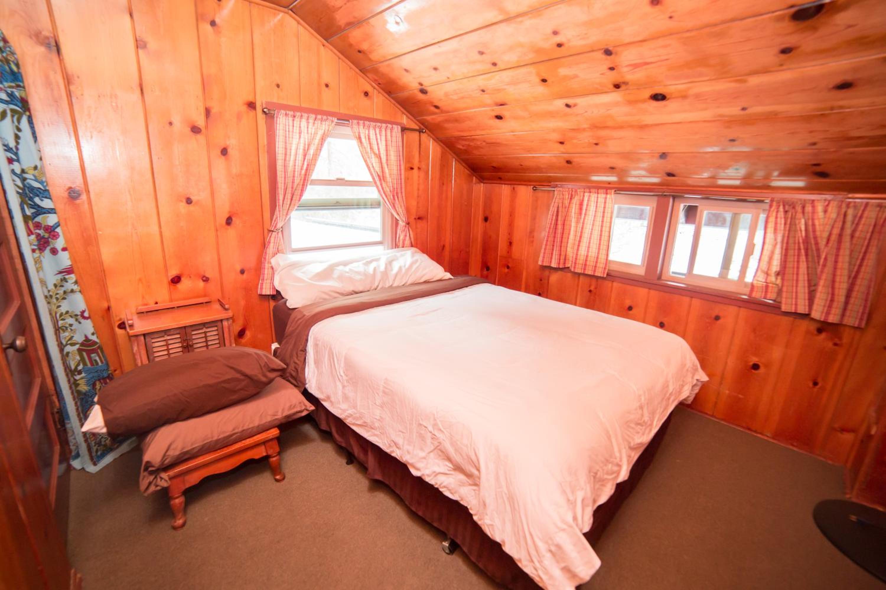 ITH Big Bear Lake Hostel & Lodge