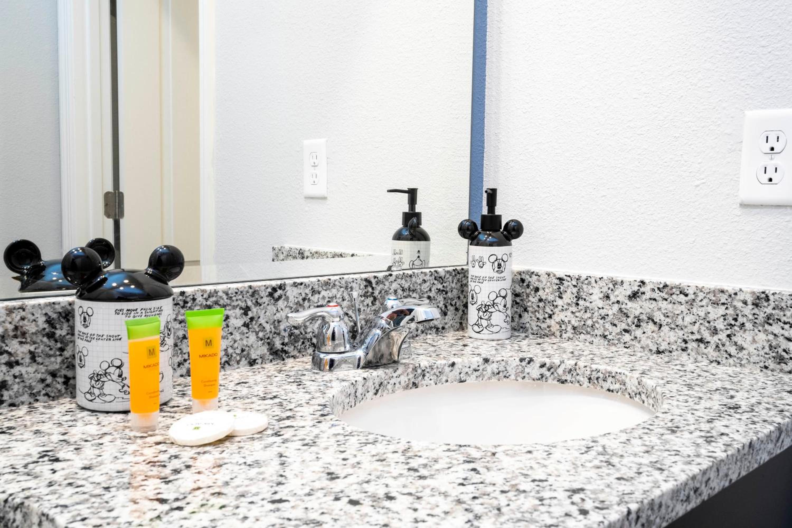 Stunning 5Bd w/ Pool Close to Disney @ Solterra 7829