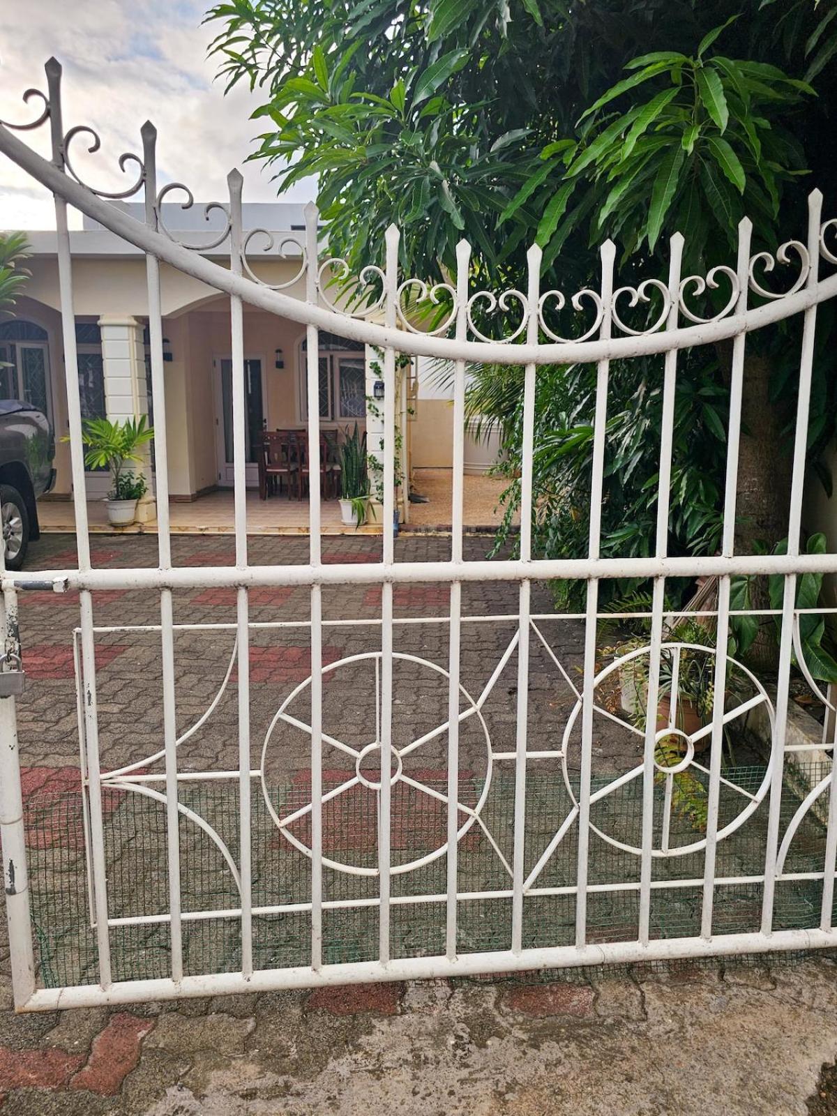 Serene Home in Flic en Flac with Garden & Parking