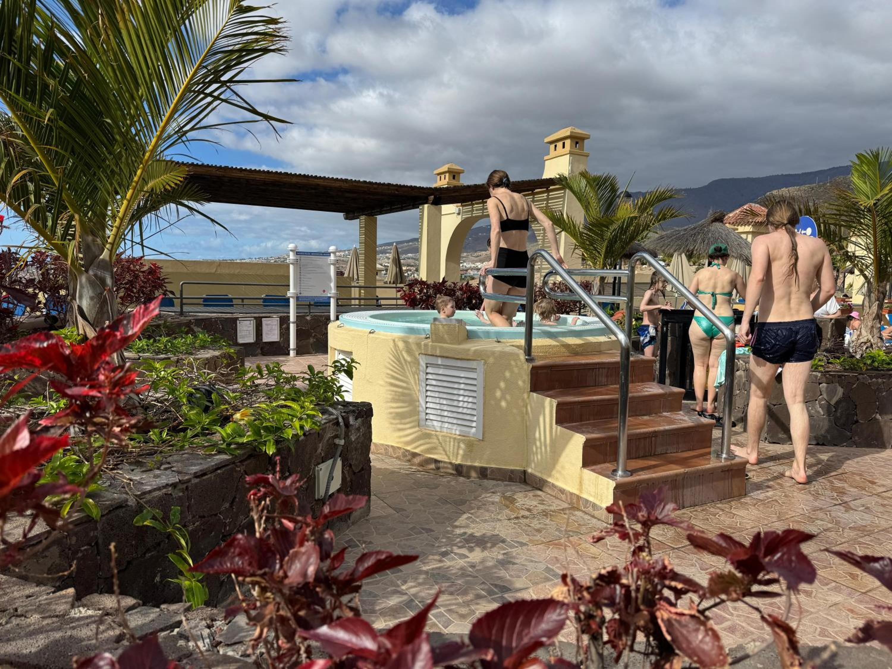 Torviscas Fantastic Apartment with Pool and Private Terrace