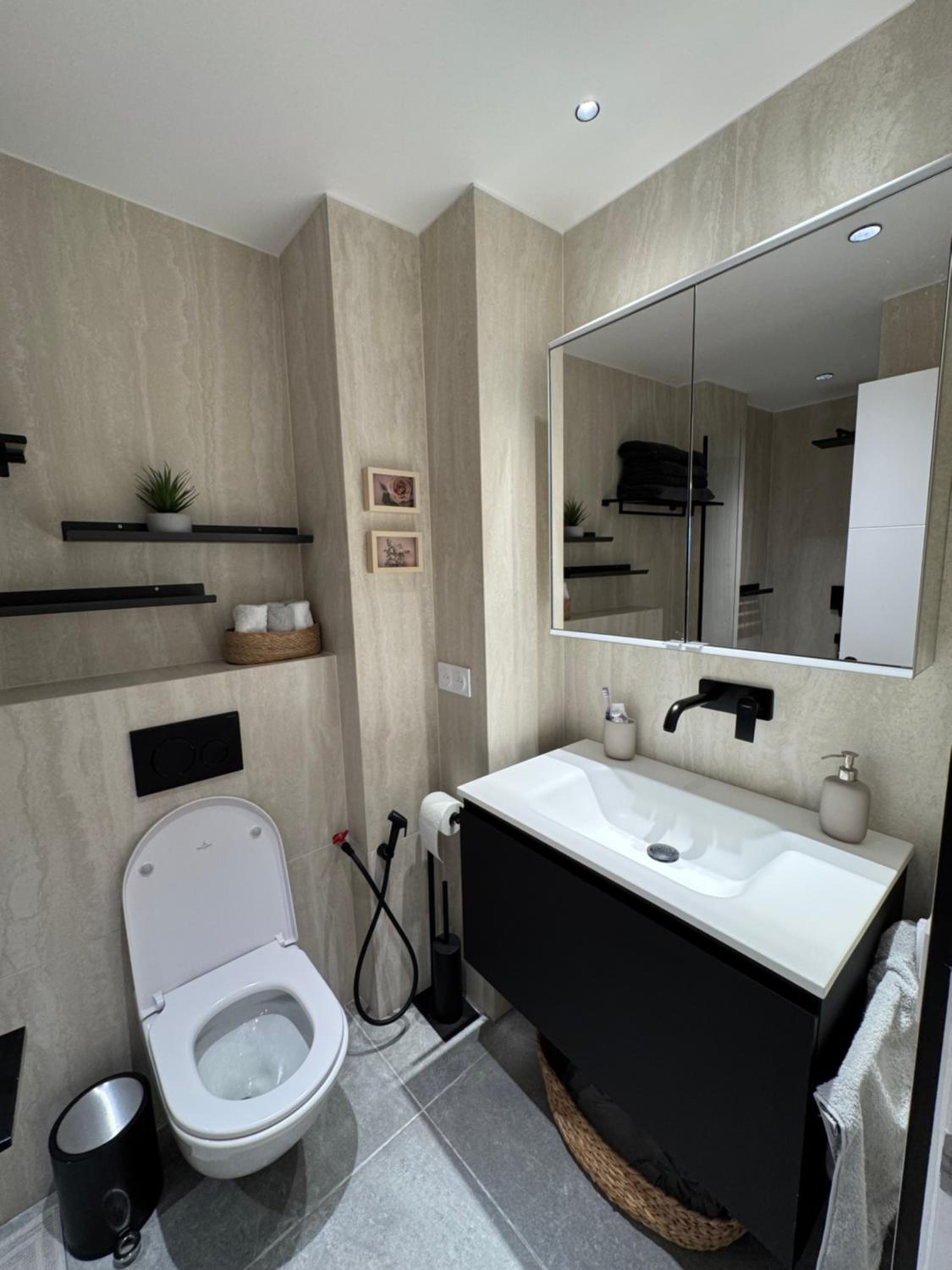 2 bedroom apartment renovated in the heart of Paris