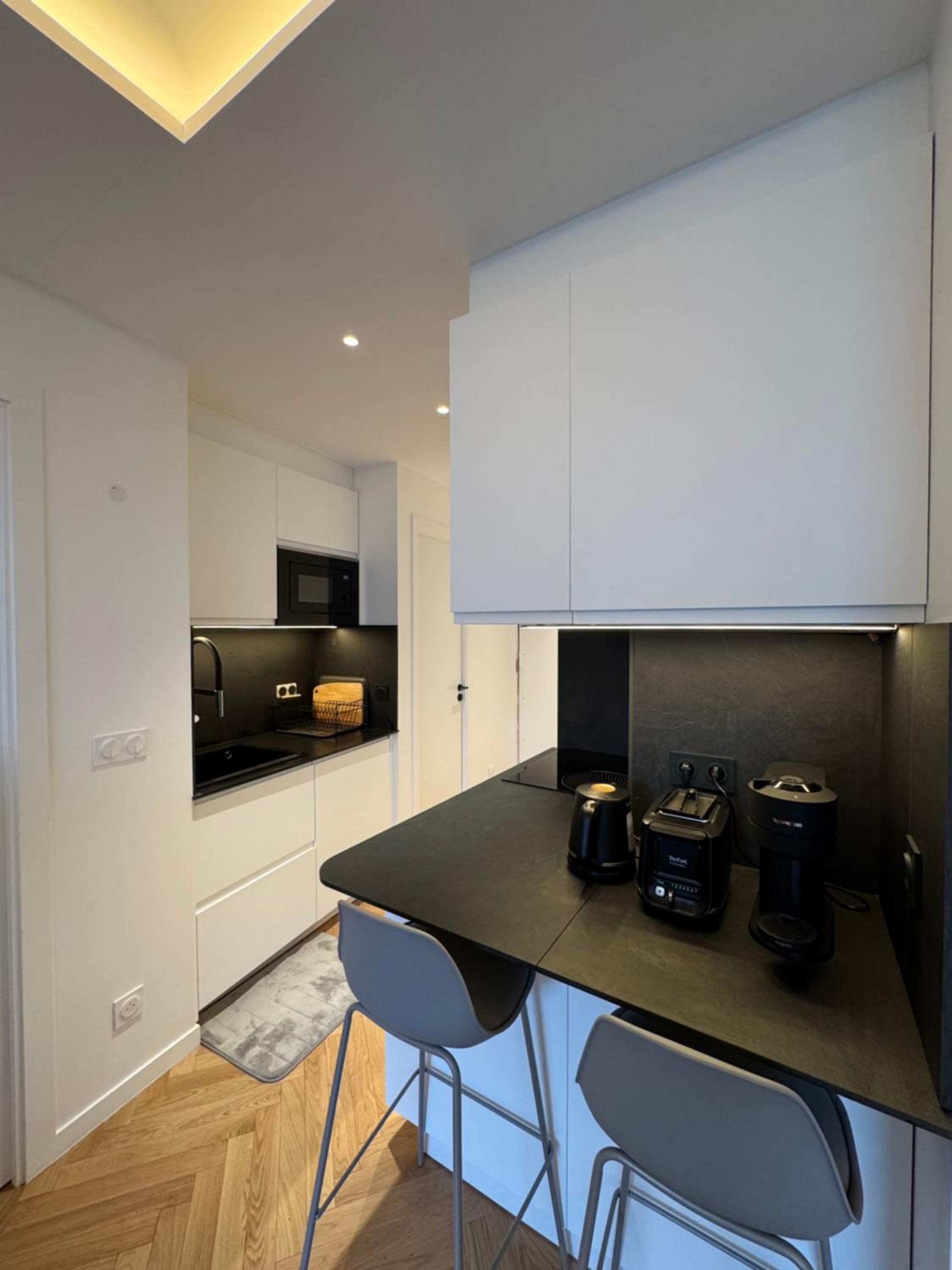 2 bedroom apartment renovated in the heart of Paris