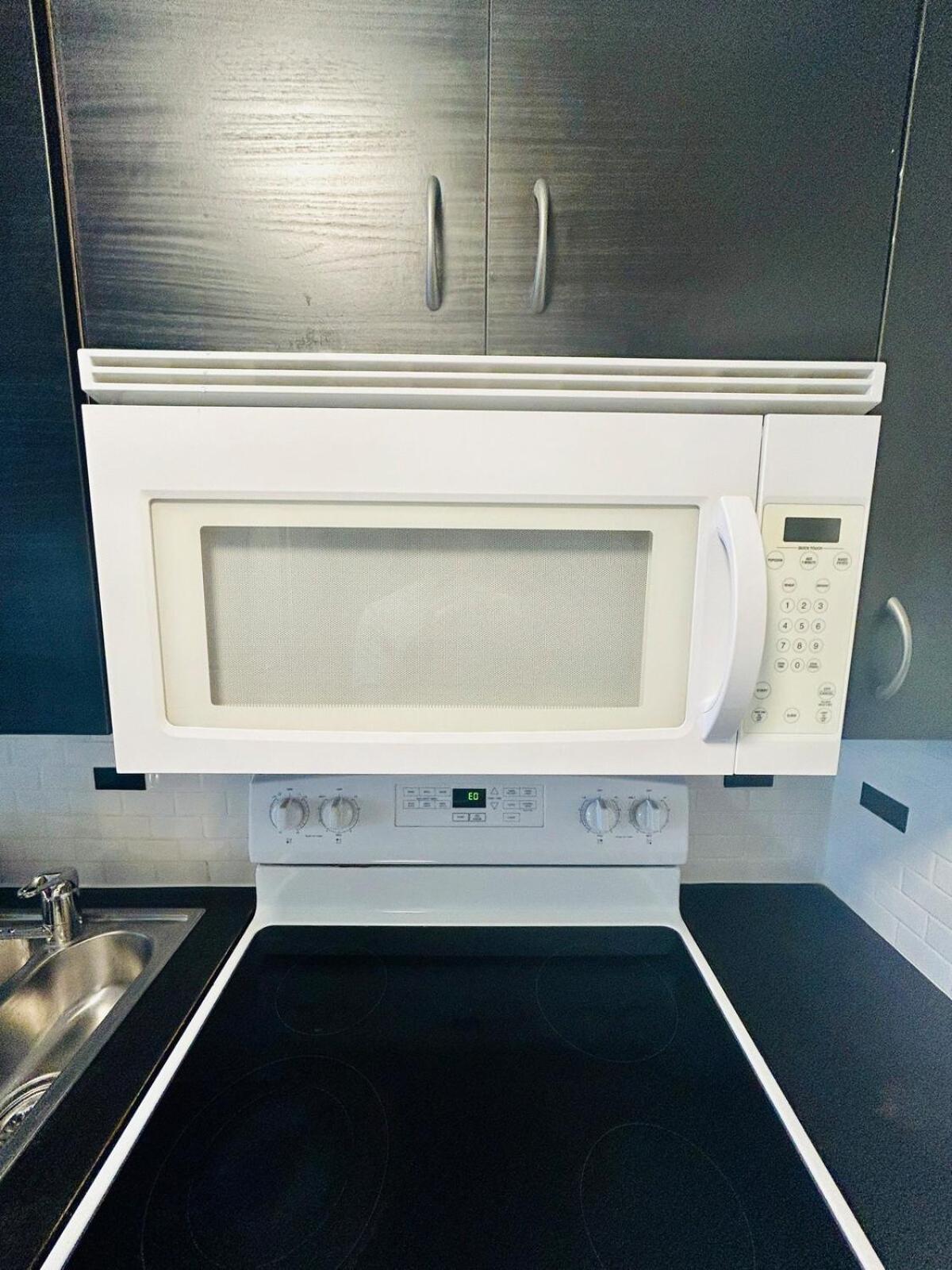 2 min walk to beach & free parking Lauderdale 21-2