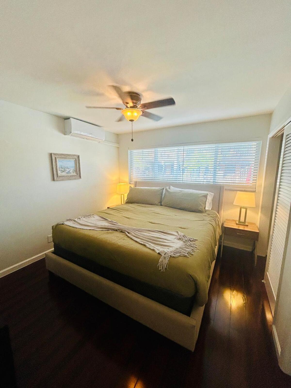 2 min walk to beach & free parking Lauderdale 21-2