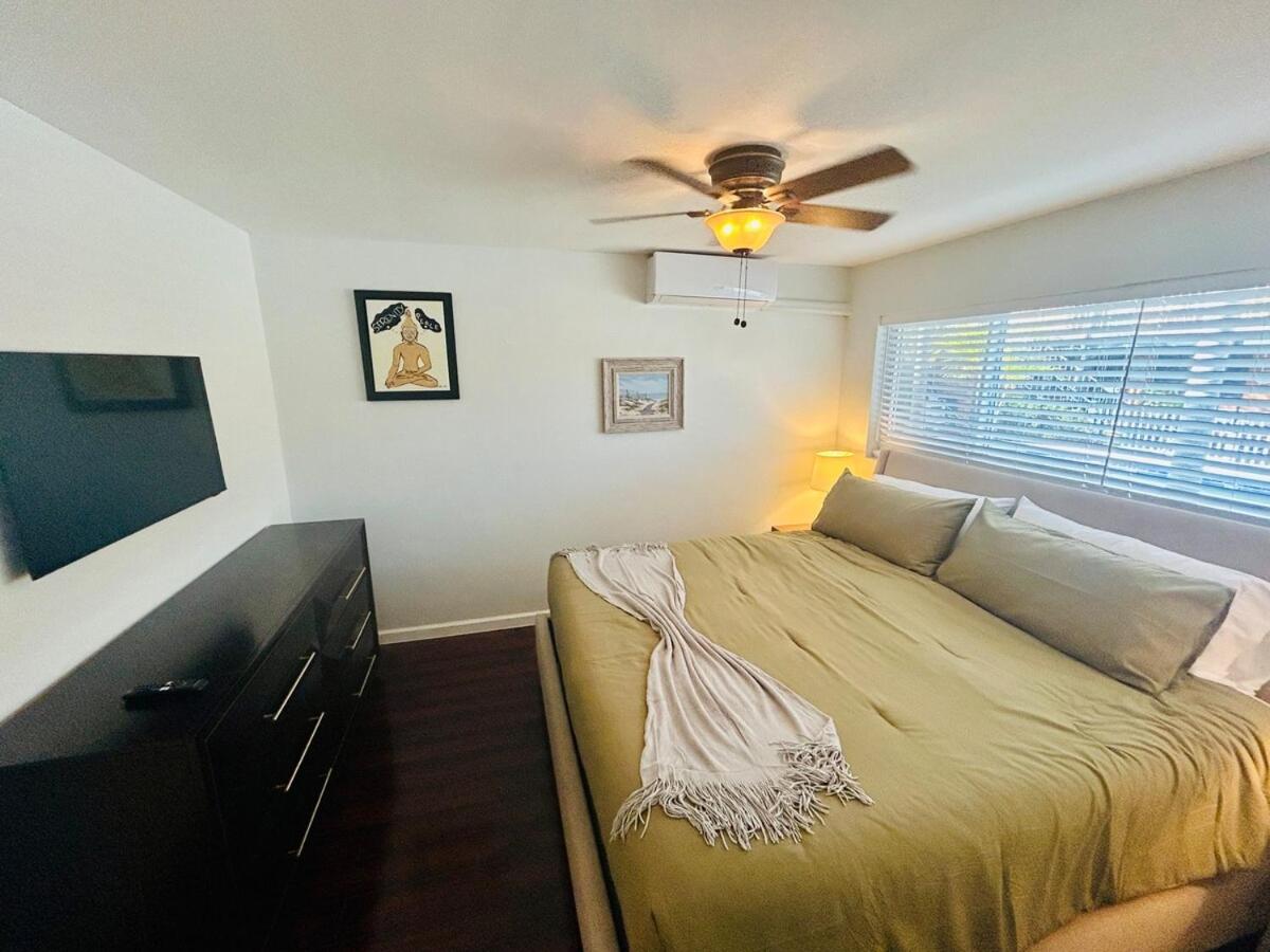 2 min walk to beach & free parking Lauderdale 21-2