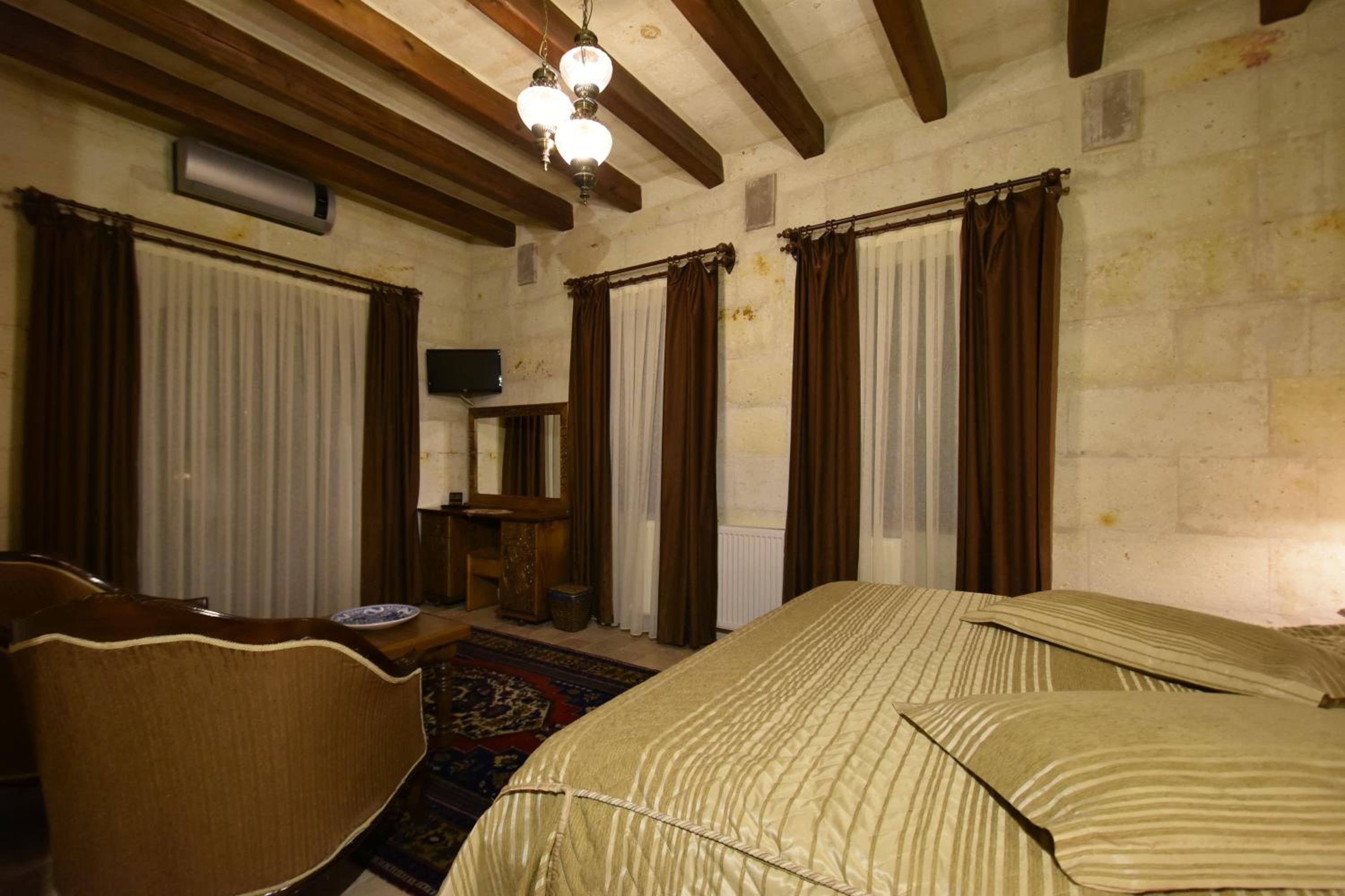 Harman Cave Hotel - Image 70