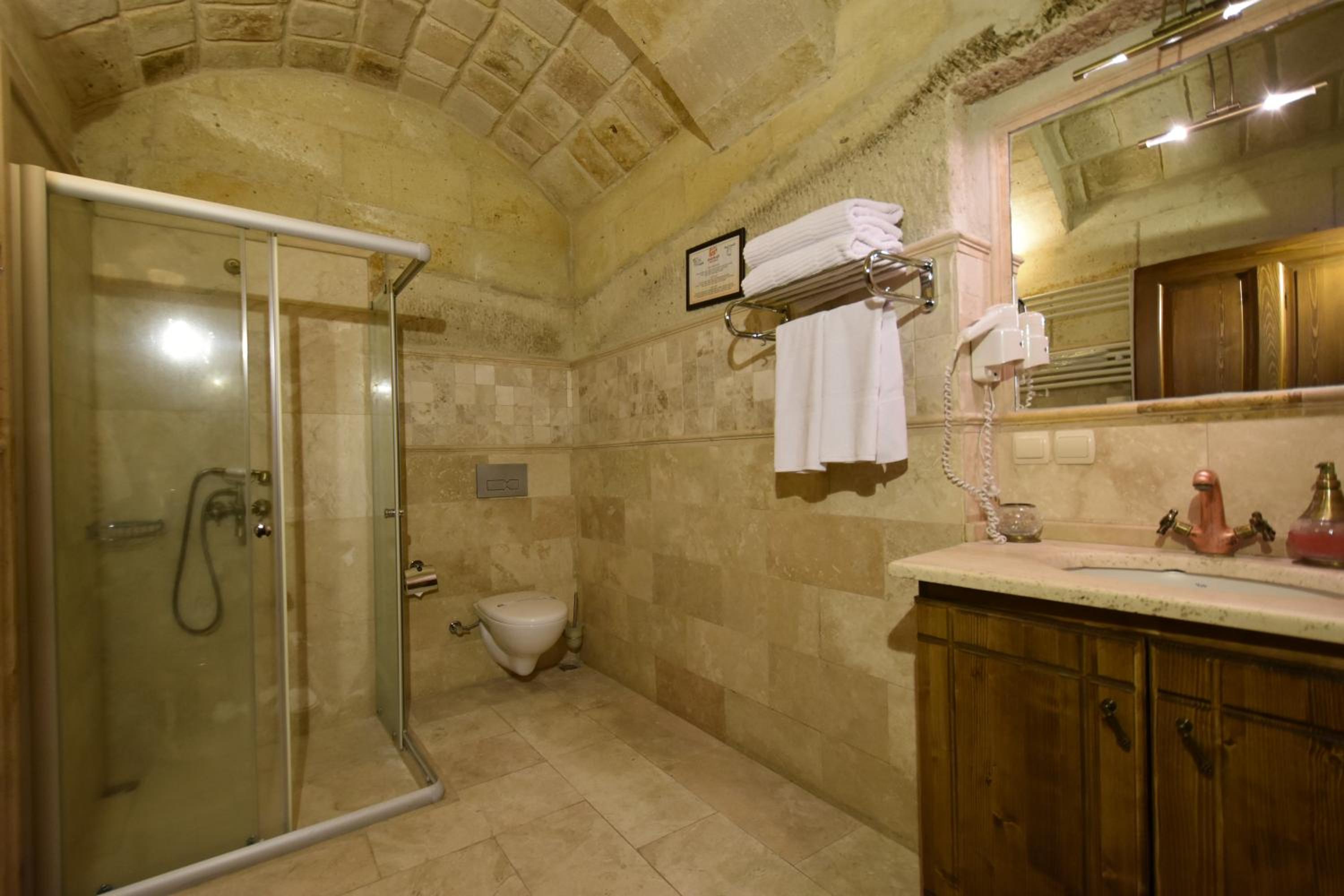 Harman Cave Hotel - Image 74