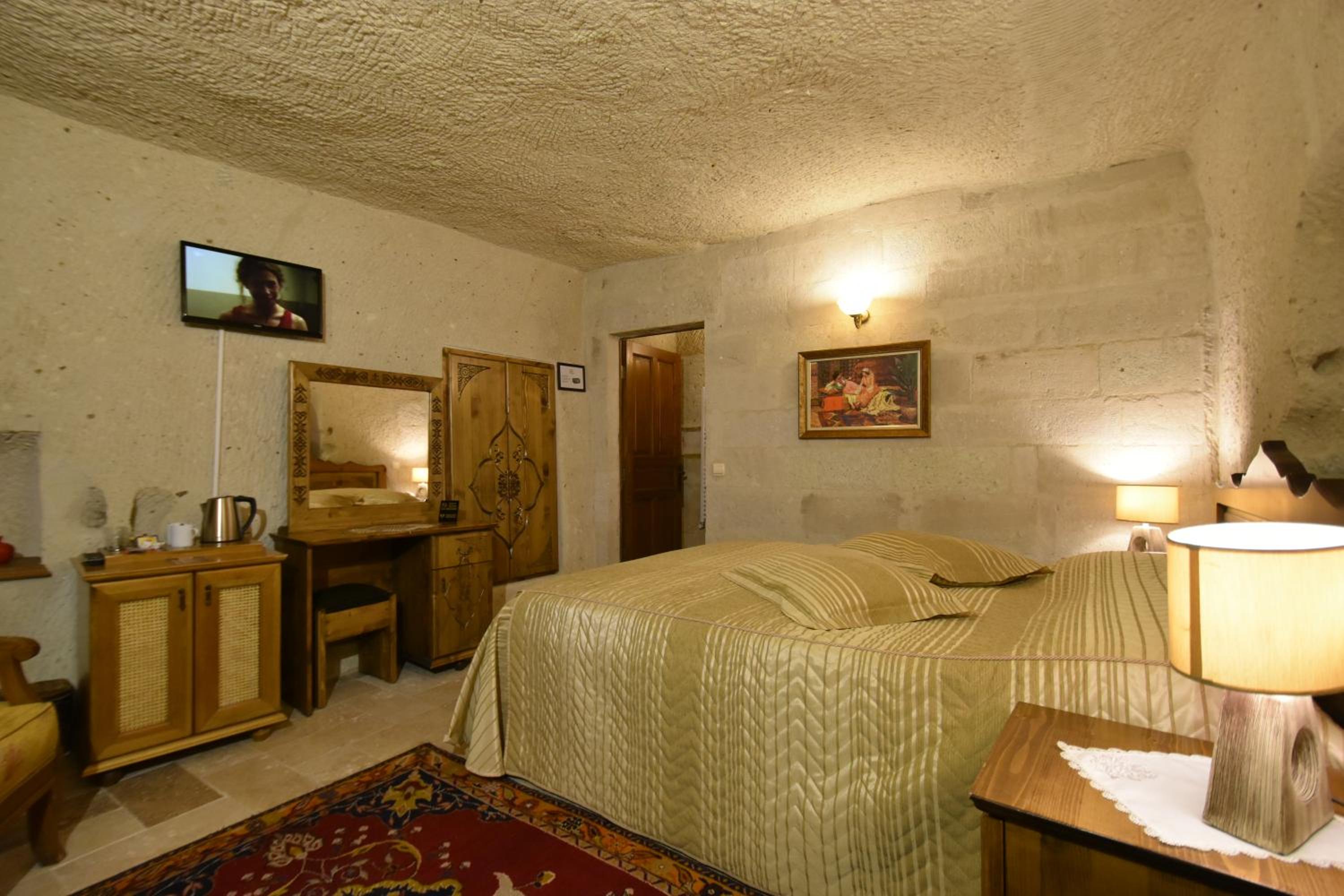 Harman Cave Hotel - Image 125