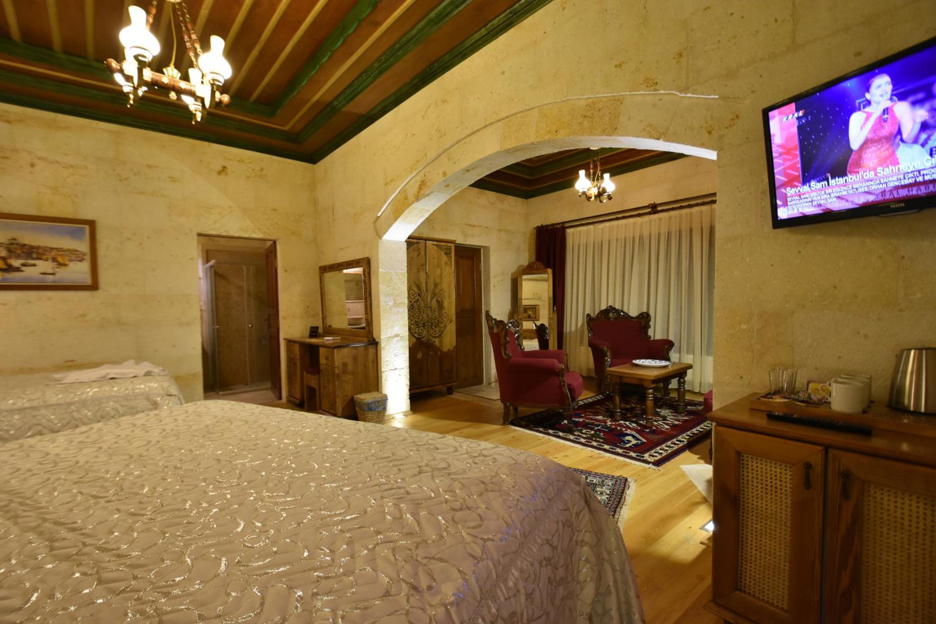 Harman Cave Hotel - Image 127