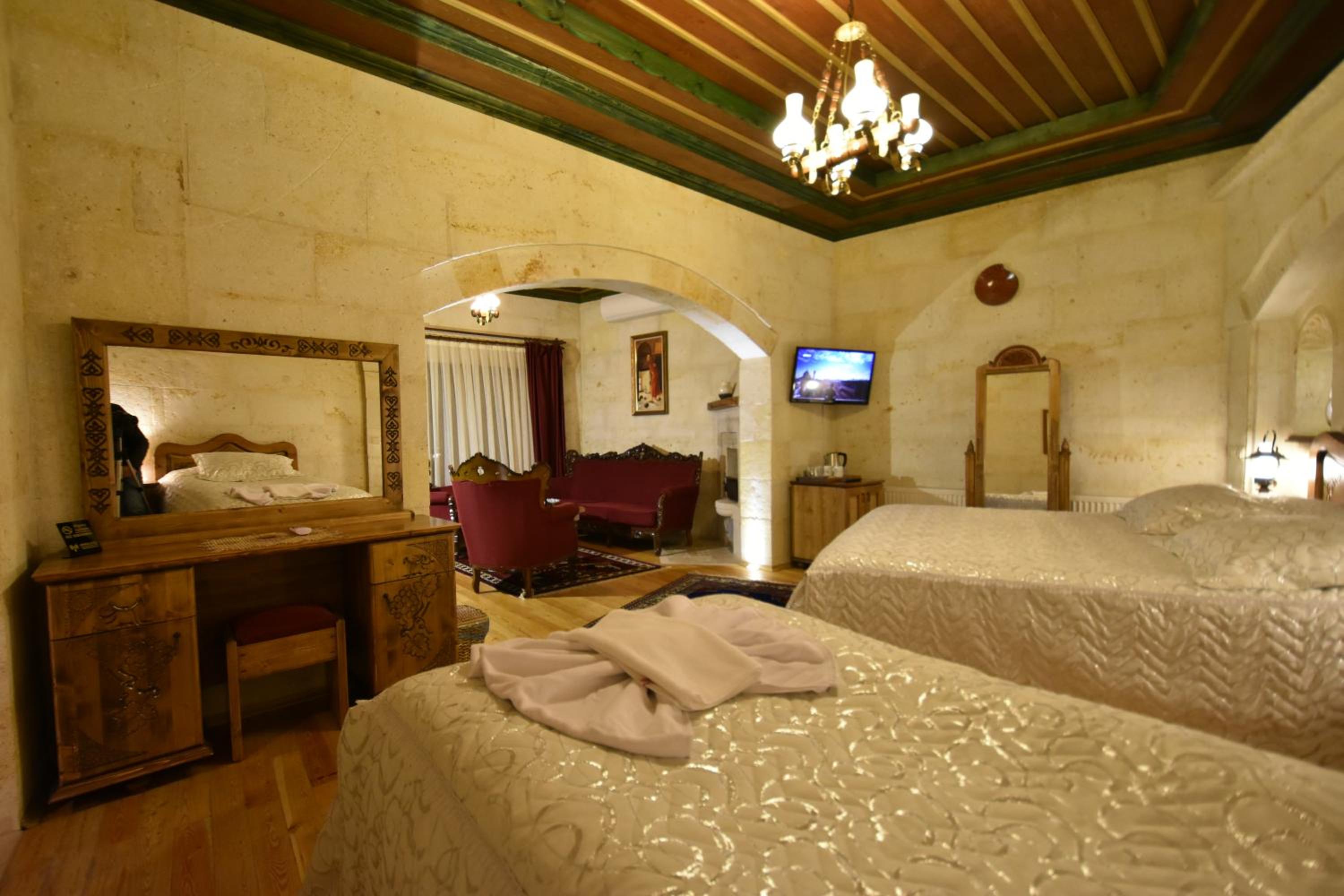 Harman Cave Hotel - Image 106