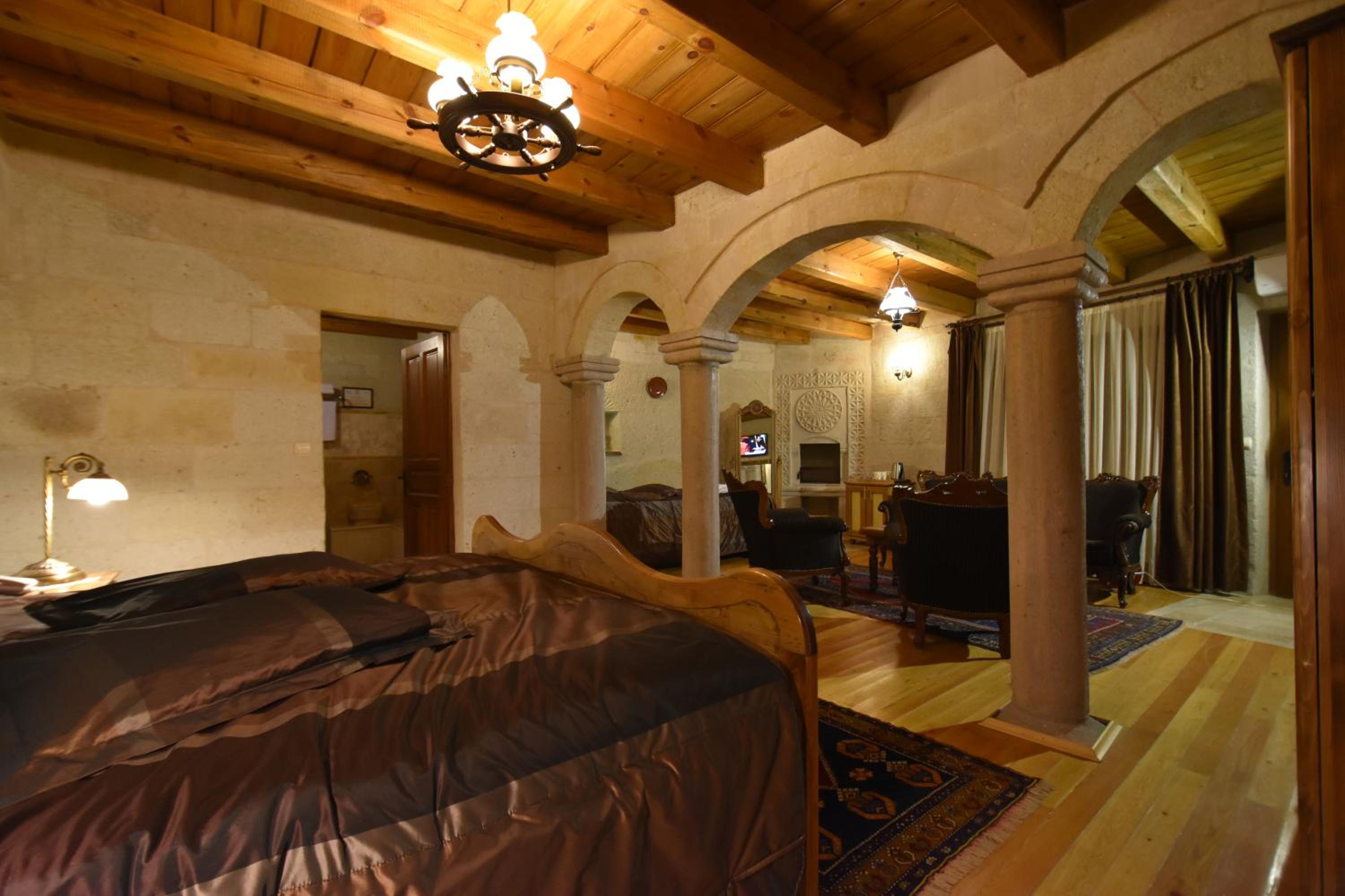 Harman Cave Hotel - Image 108