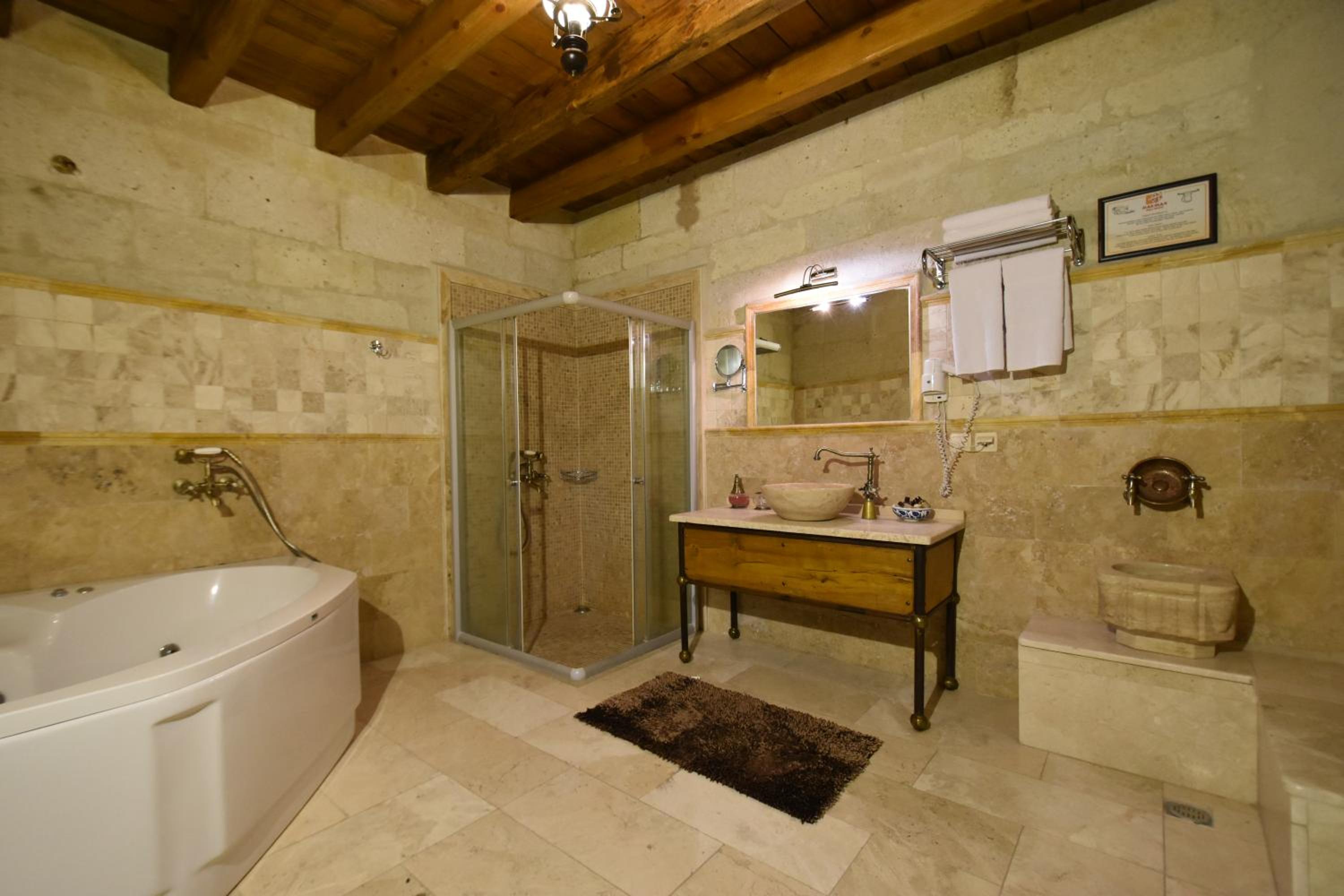 Harman Cave Hotel - Image 25