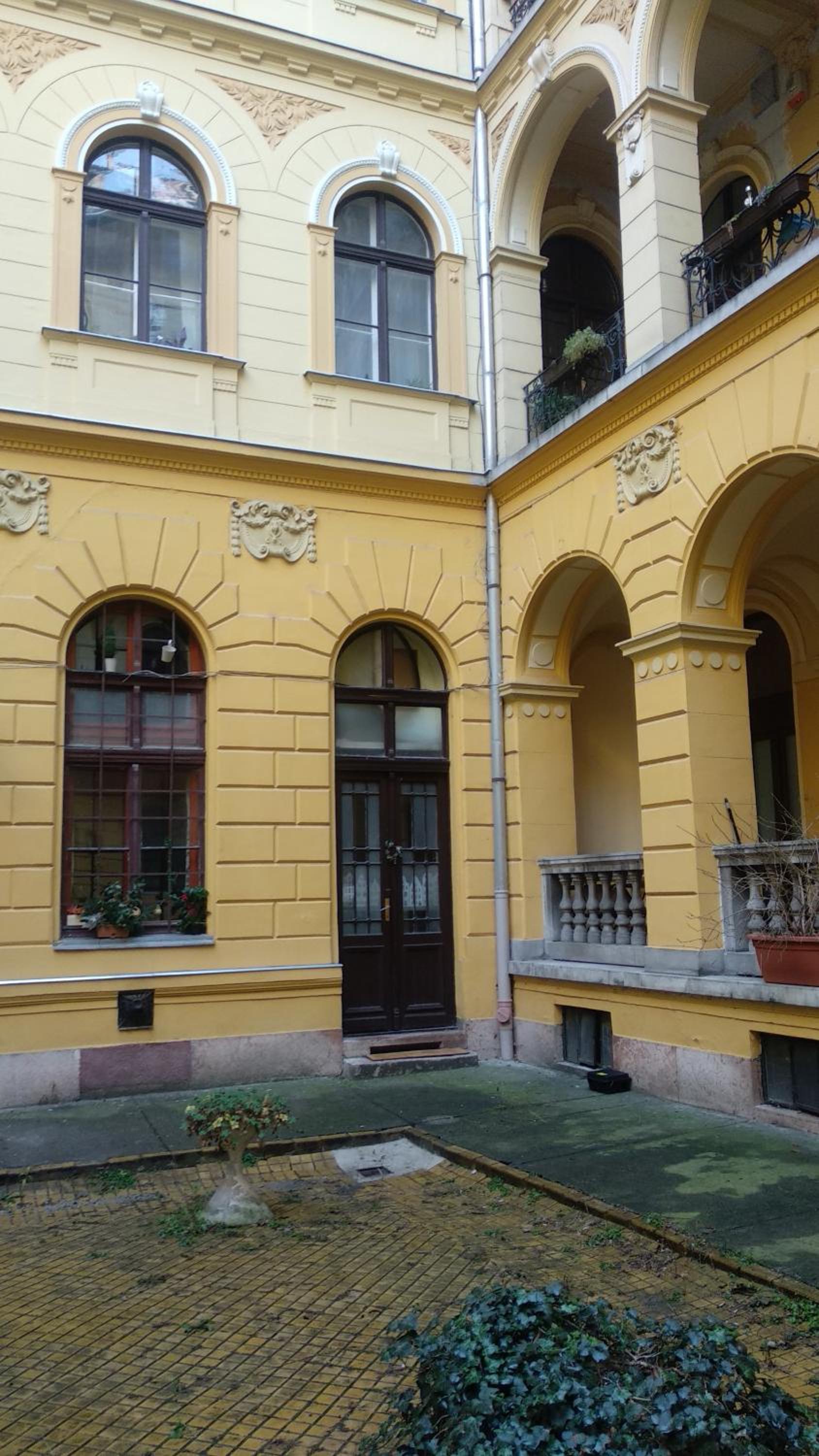 Milos Apartman